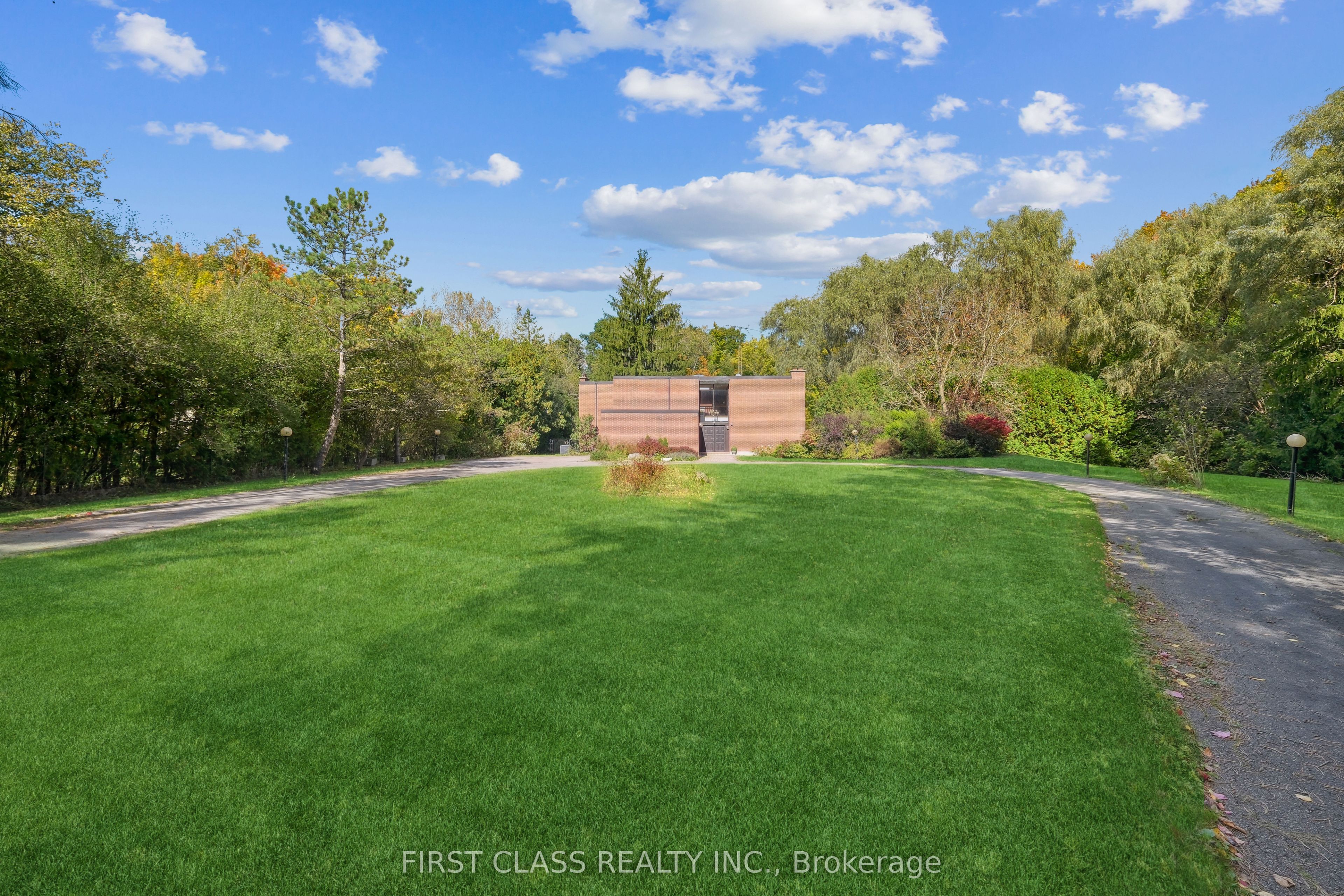 125 Watch Hill Rd Property Photo