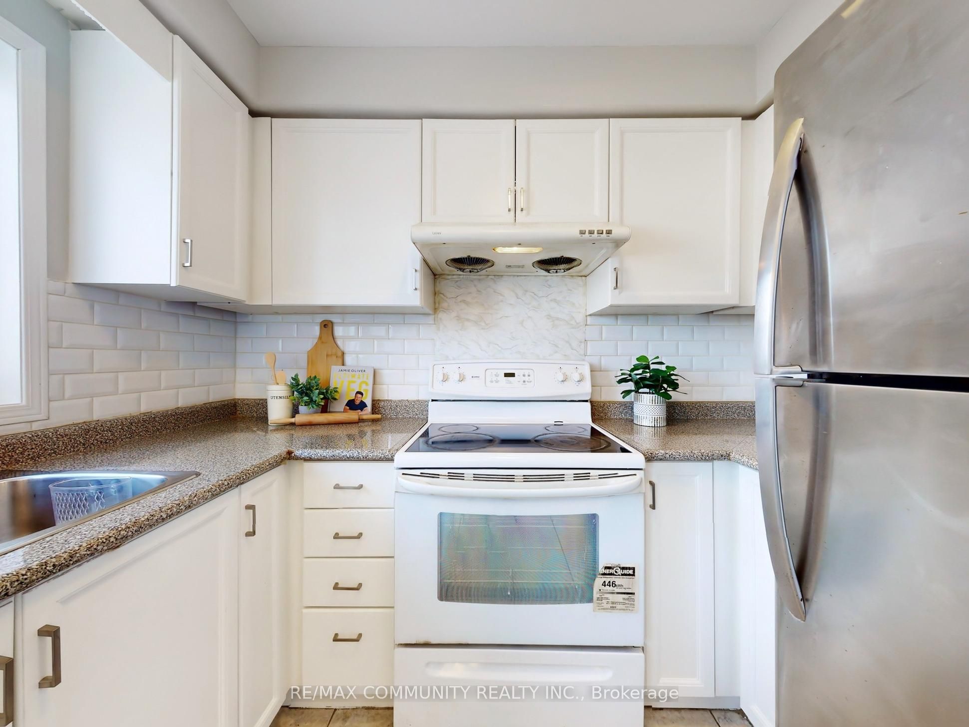 27 Bethune Way Property Photo 8