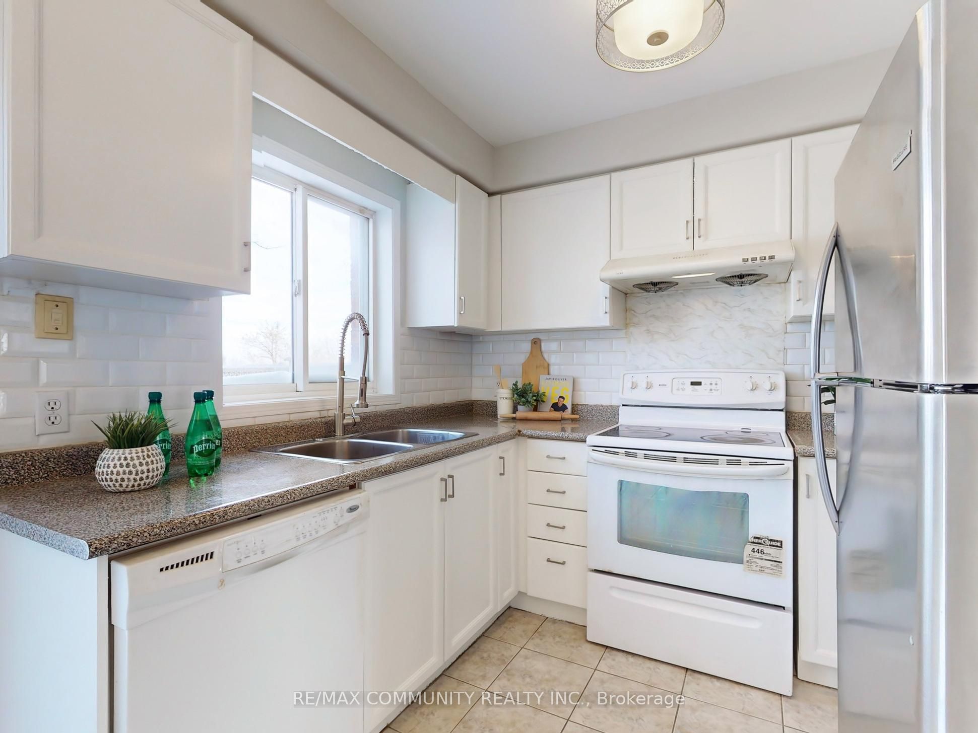 27 Bethune Way Property Photo 9