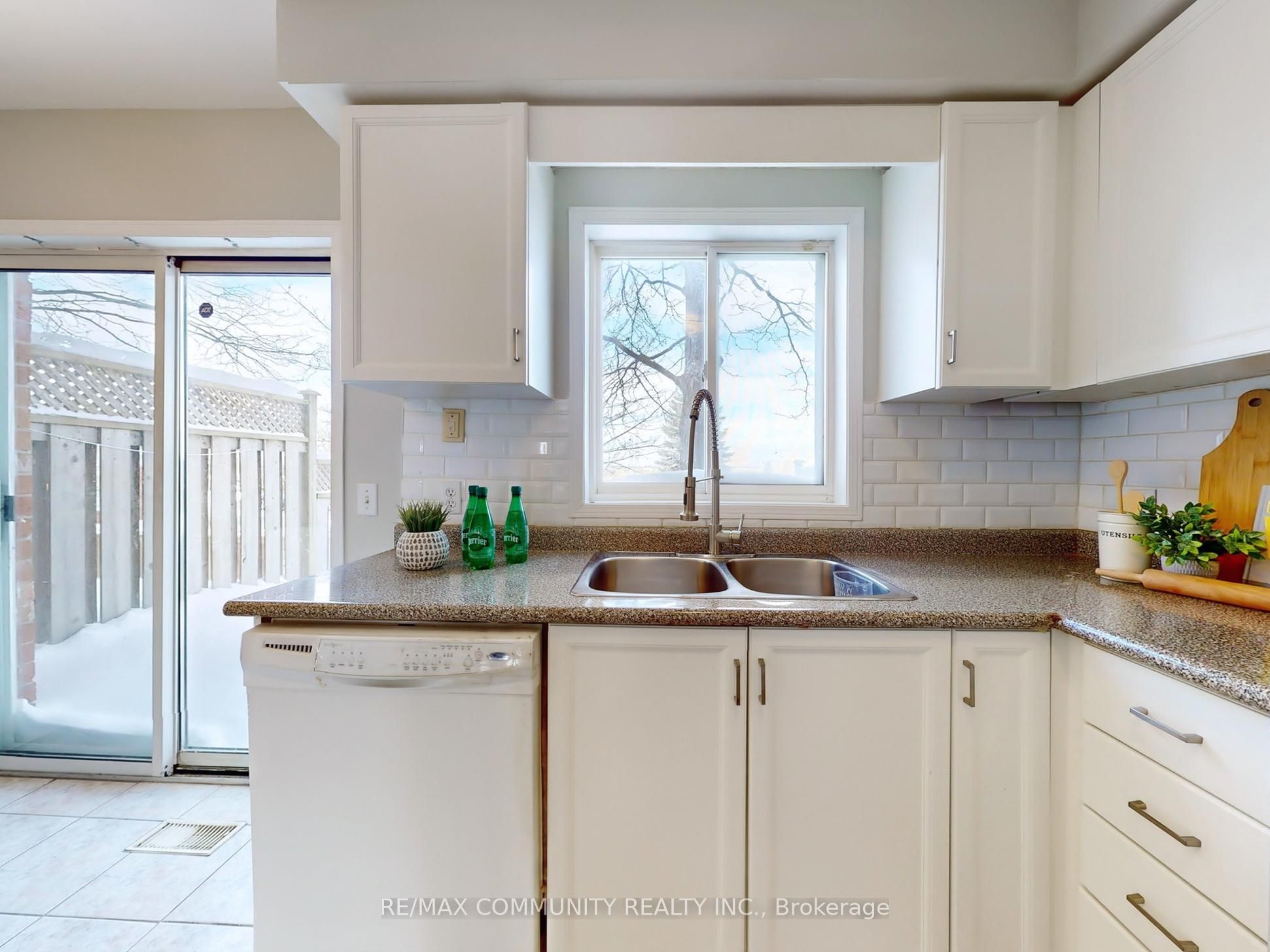 27 Bethune Way Property Photo 10