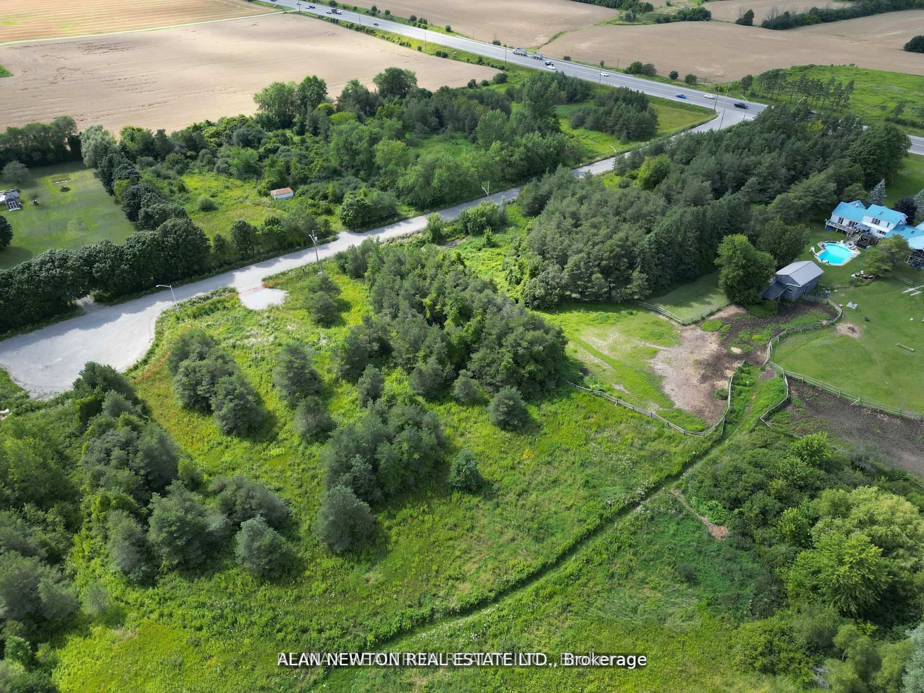 8 Heathervale Boulevard Property Photo 8