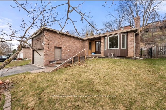 114 Collings Ave Property Photo 3