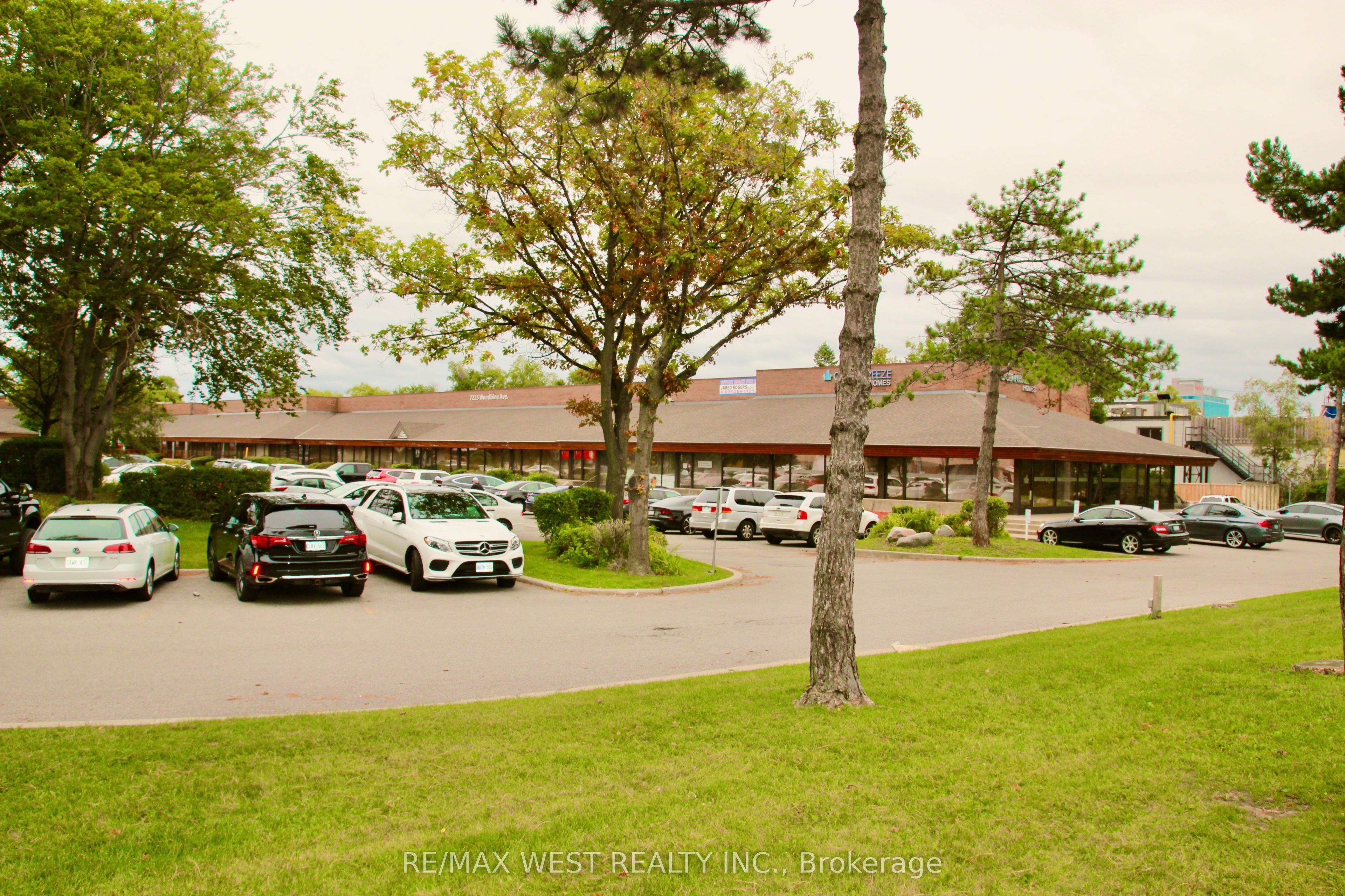 7225 Woodbine Ave Property Photo 1
