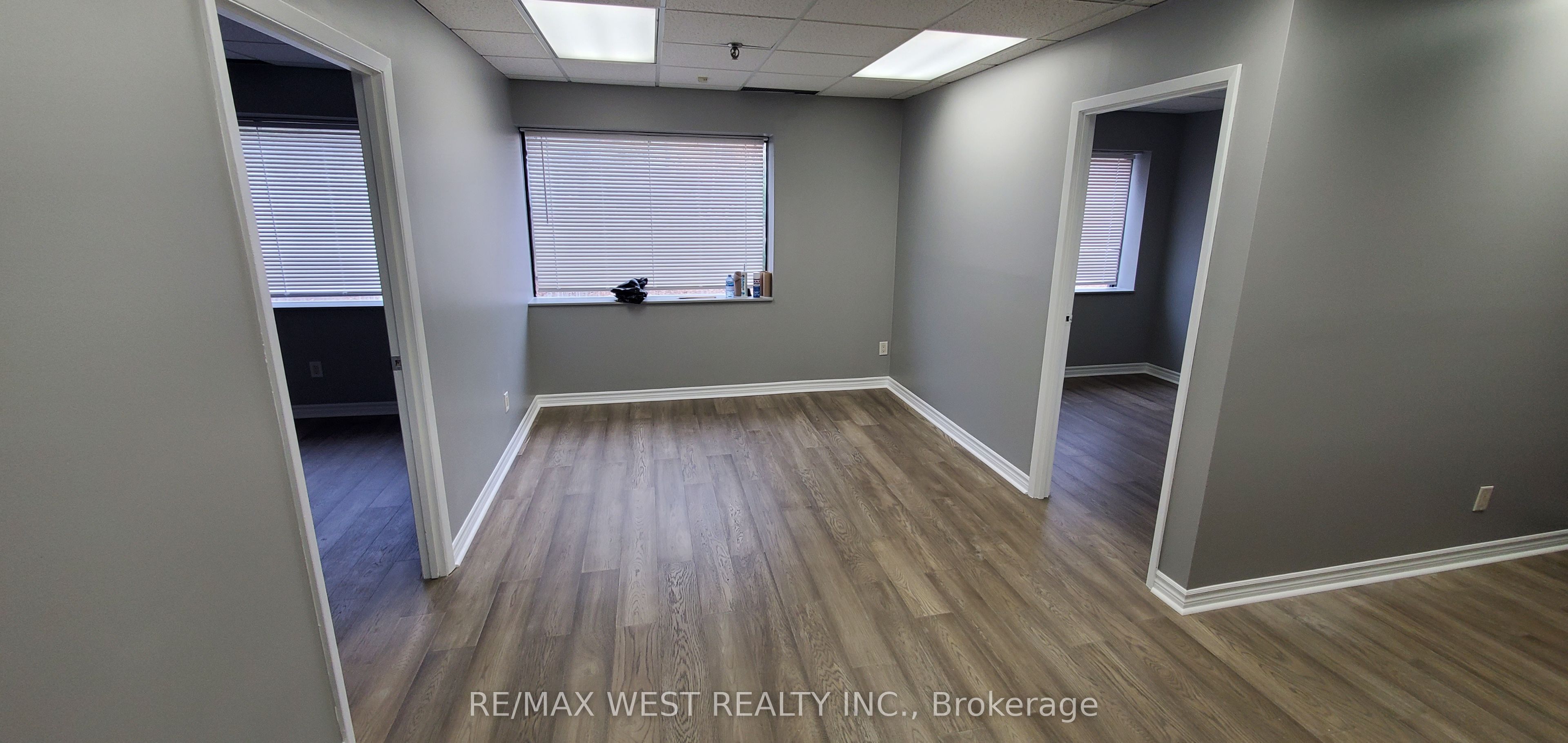 7225 Woodbine Ave Property Photo 2