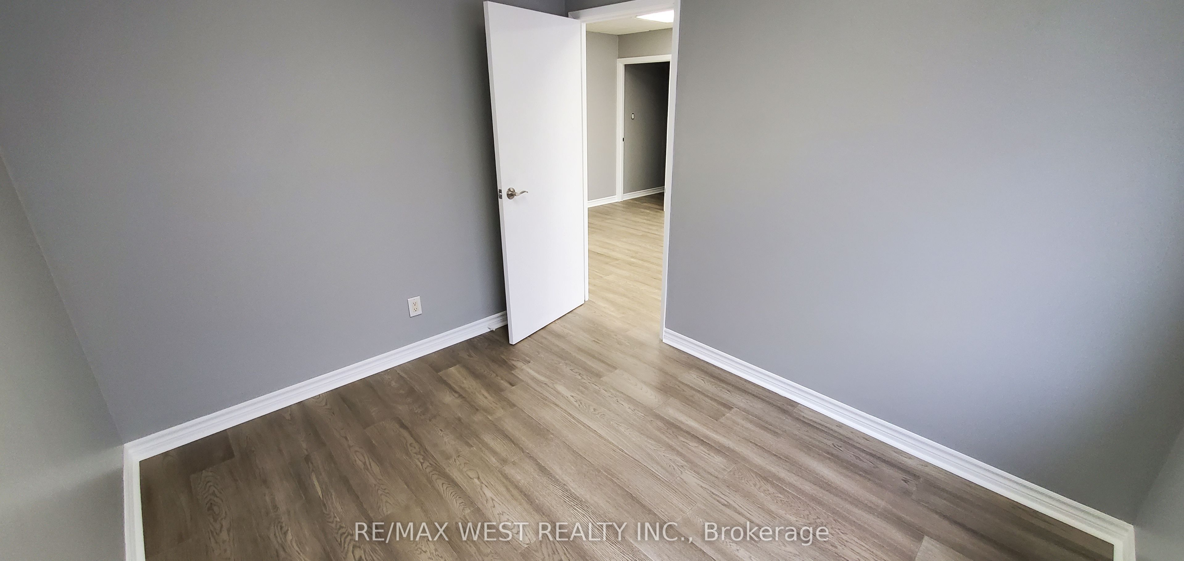 7225 Woodbine Ave Property Photo 5
