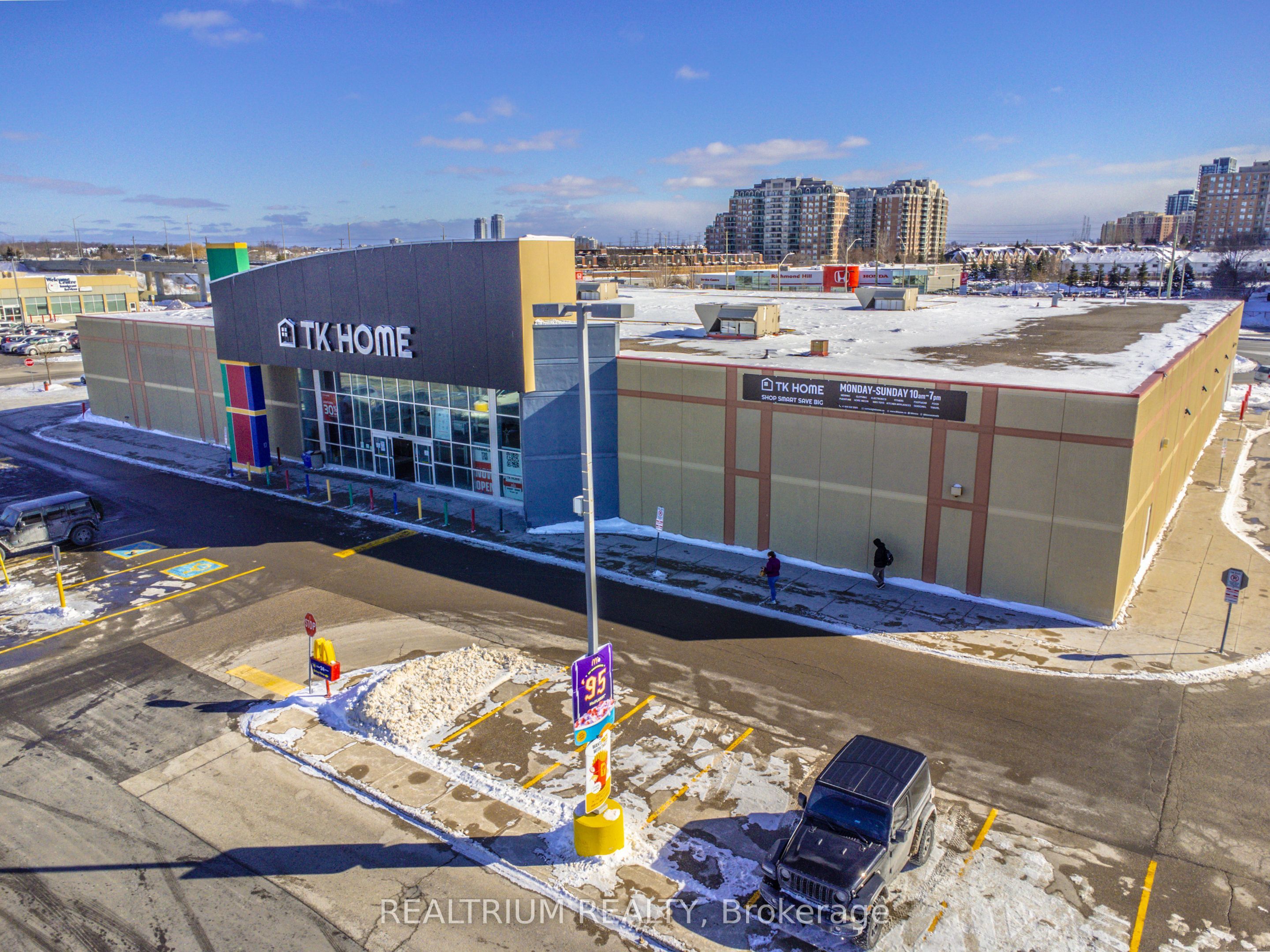 9325 Yonge St Property Photo 2