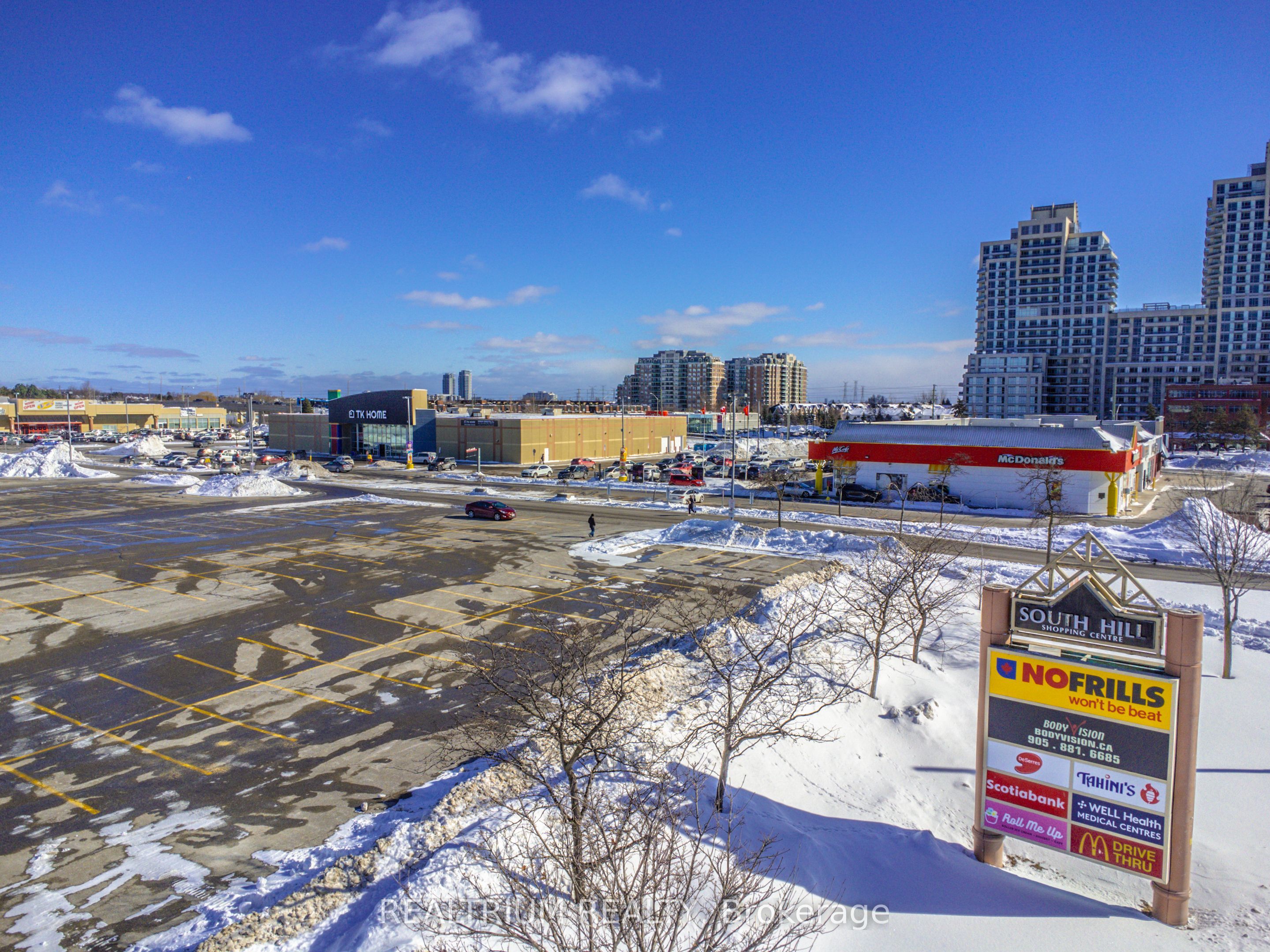 9325 Yonge St Property Photo 3