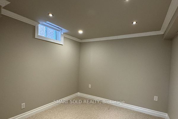 #lower - 13 Manorpark Court Property Photo 11