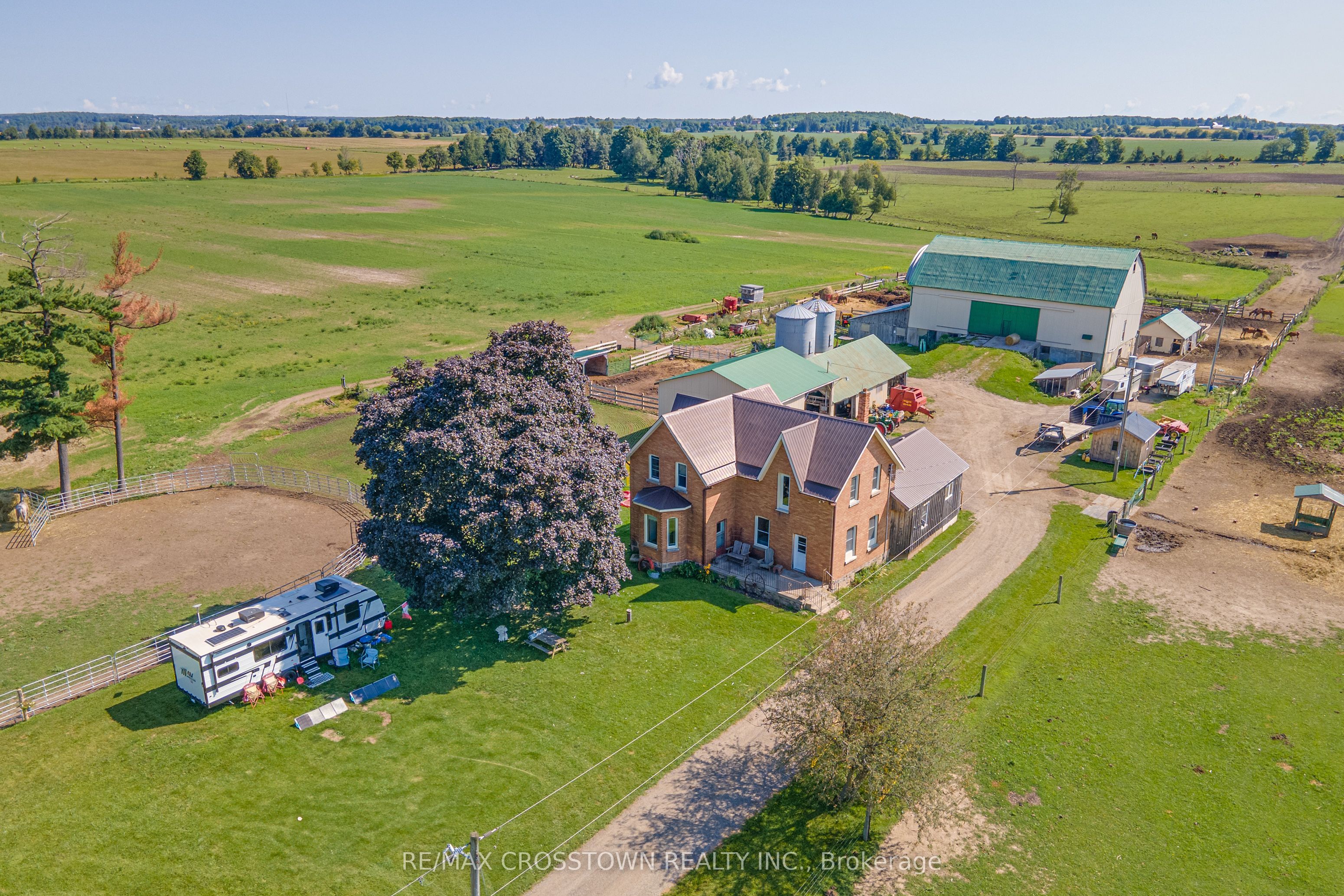 6409 10th Line Property Photo 3