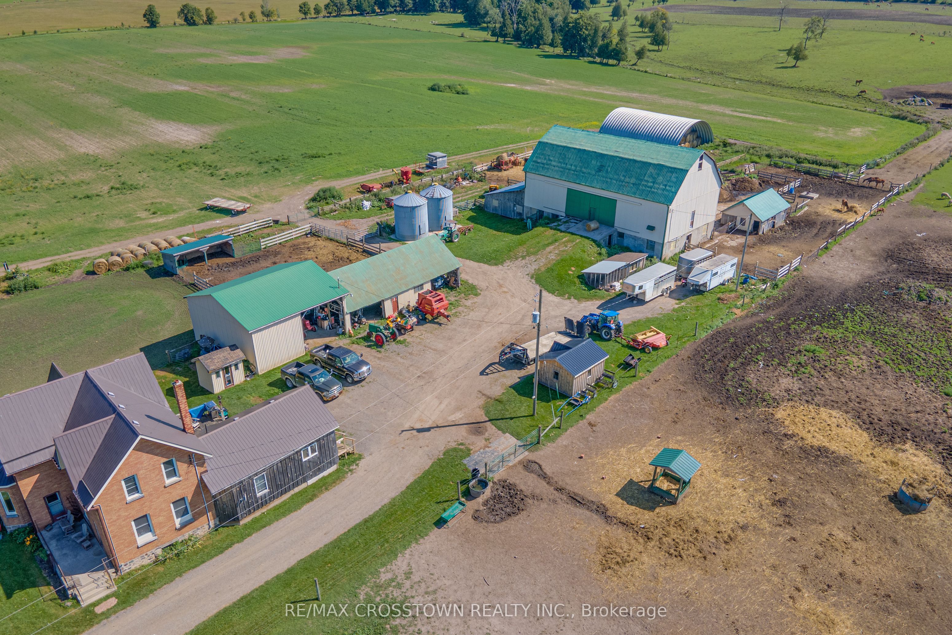 6409 10th Line Property Photo 4