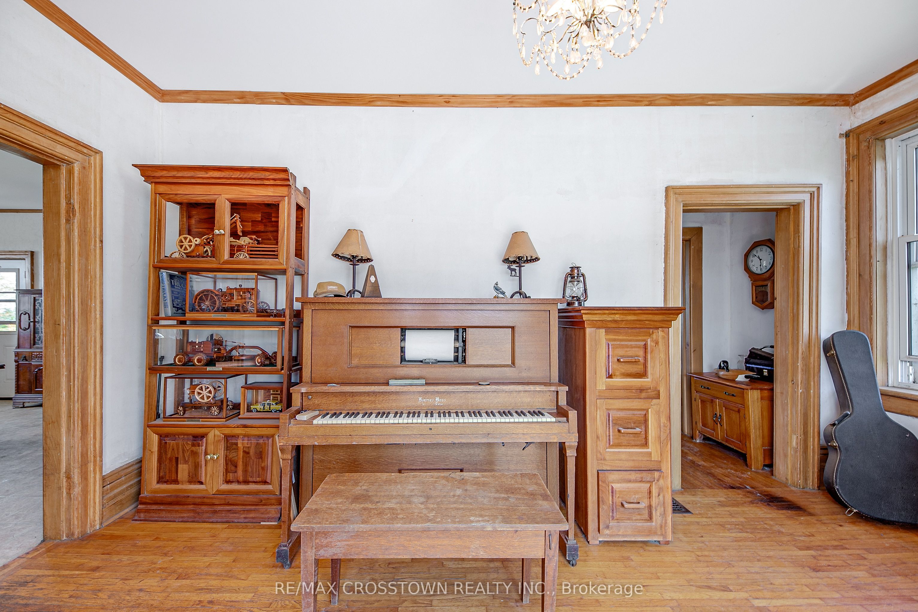 6409 10th Line Property Photo 12