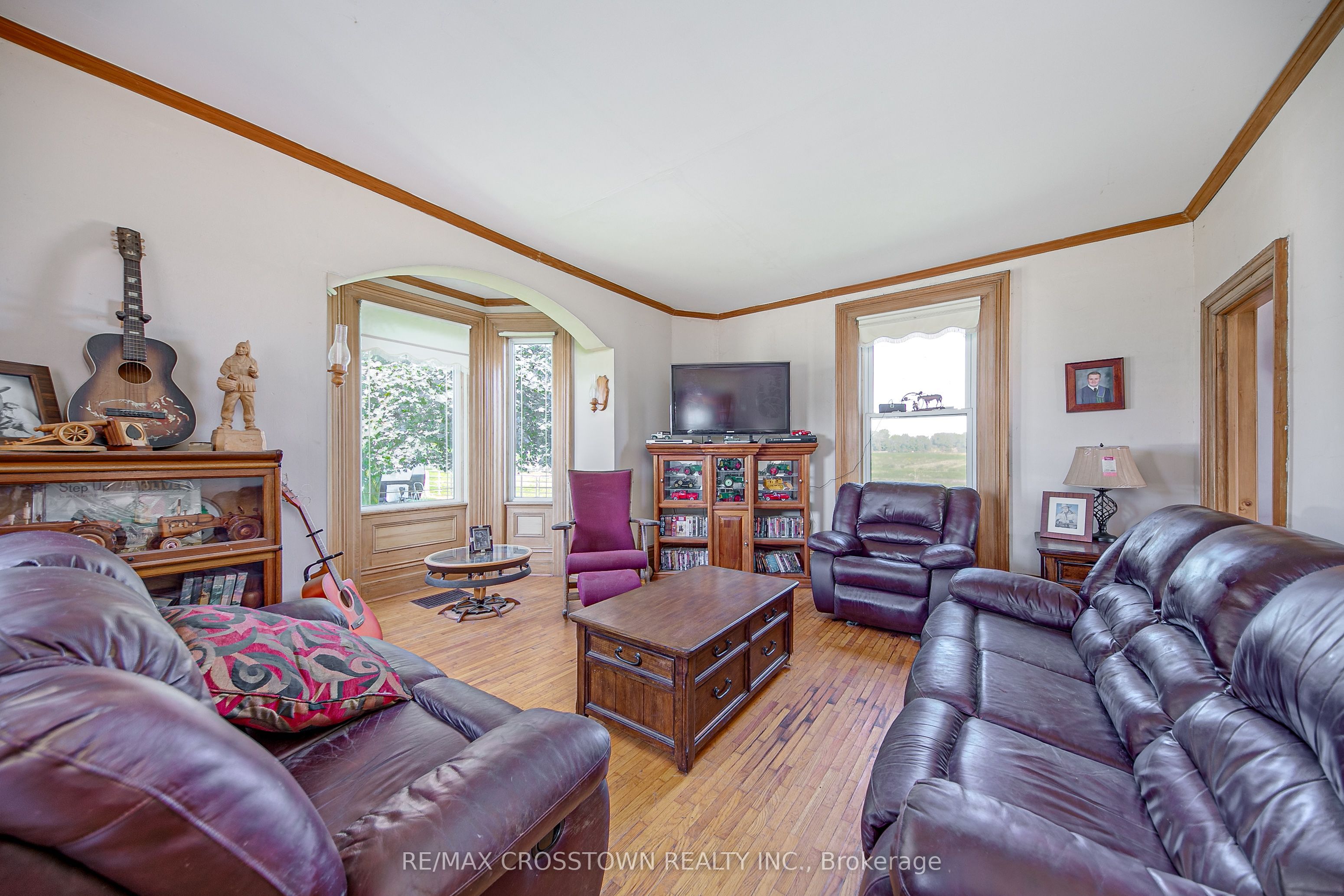 6409 10th Line Property Photo 13