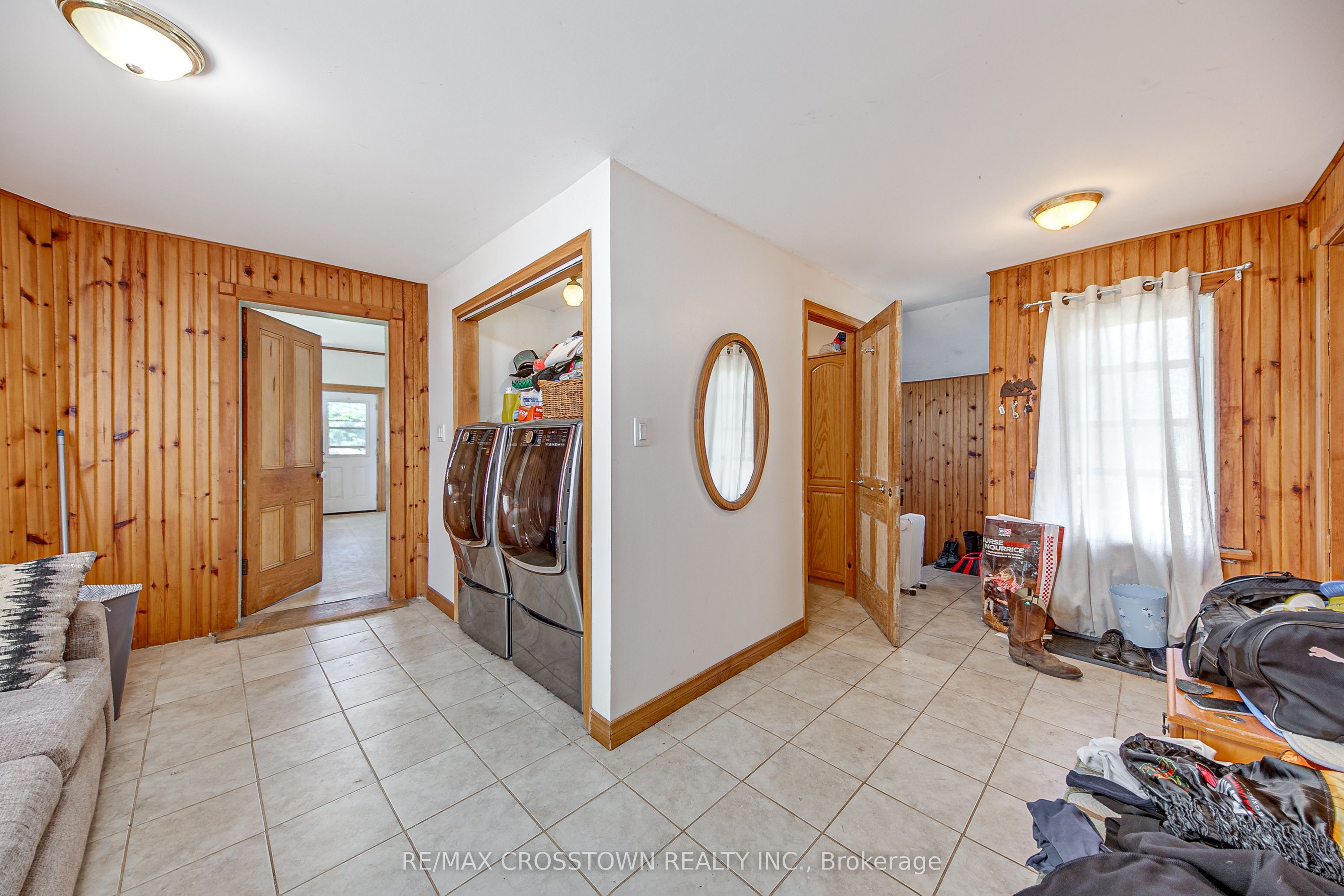 6409 10th Line Property Photo 16