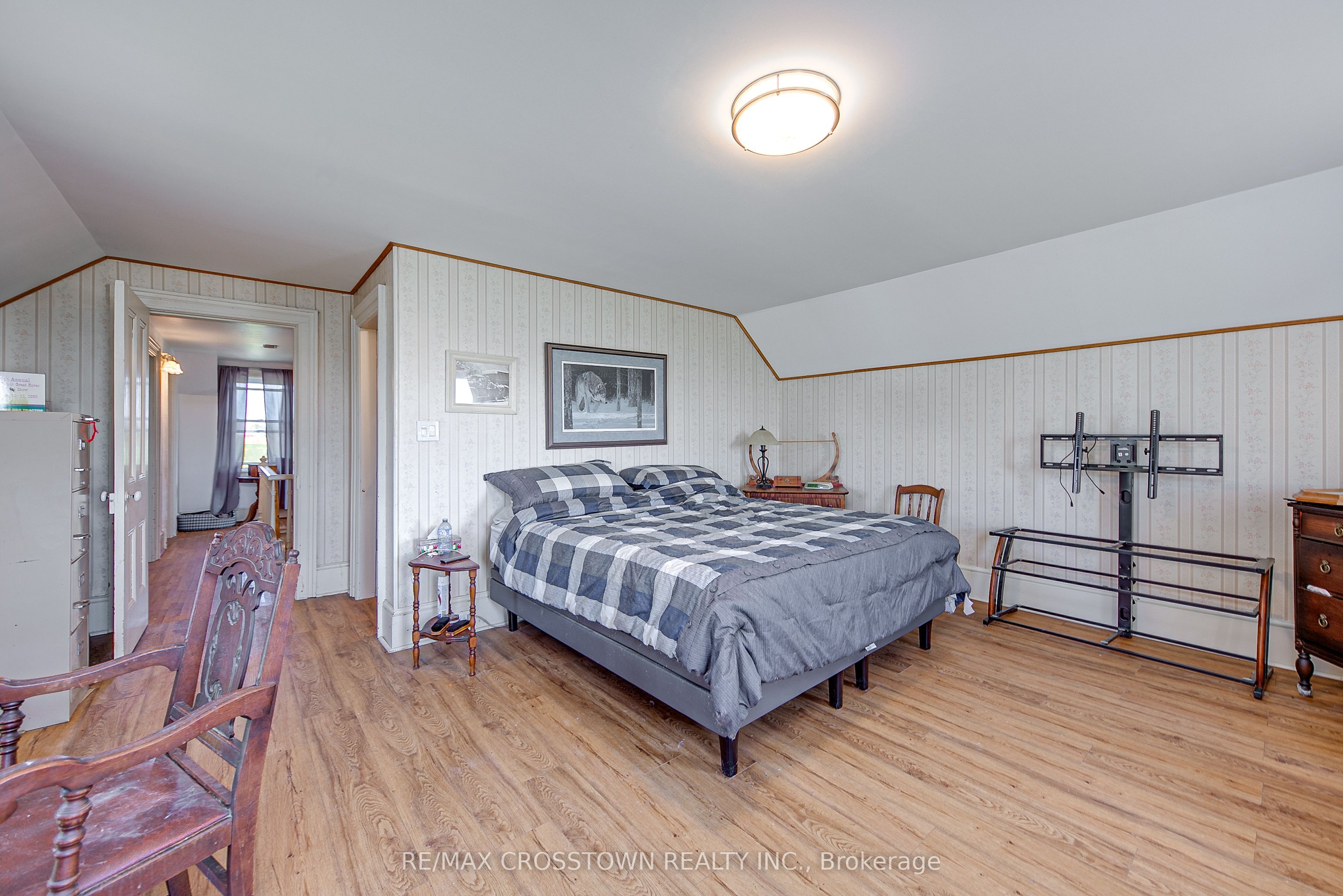 6409 10th Line Property Photo 19