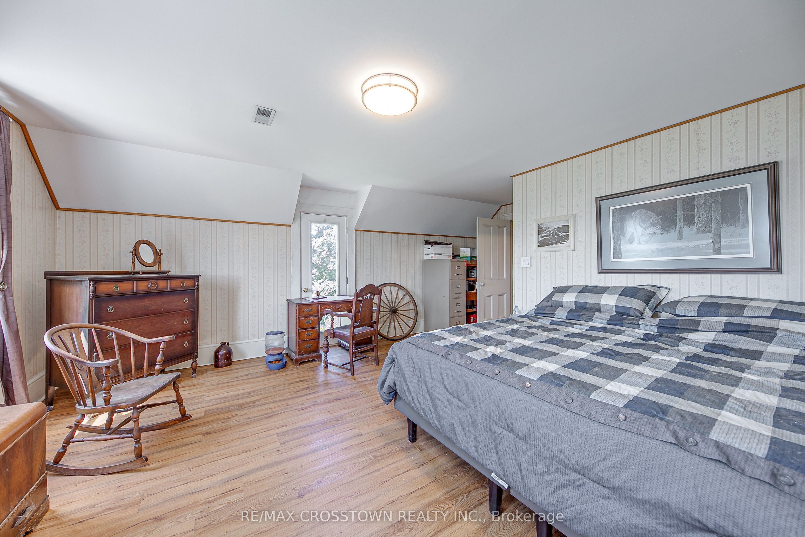 6409 10th Line Property Photo 20