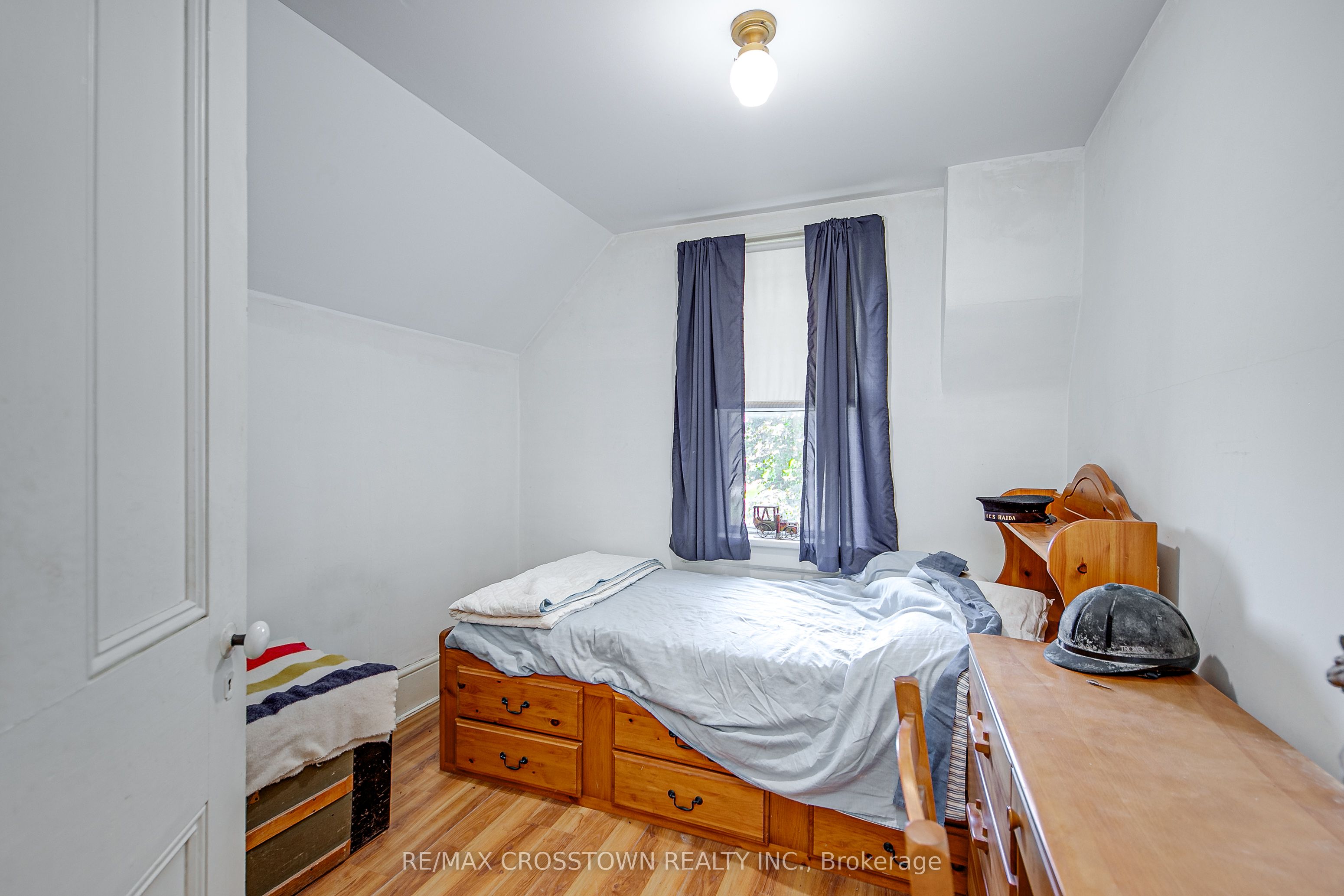 6409 10th Line Property Photo 21