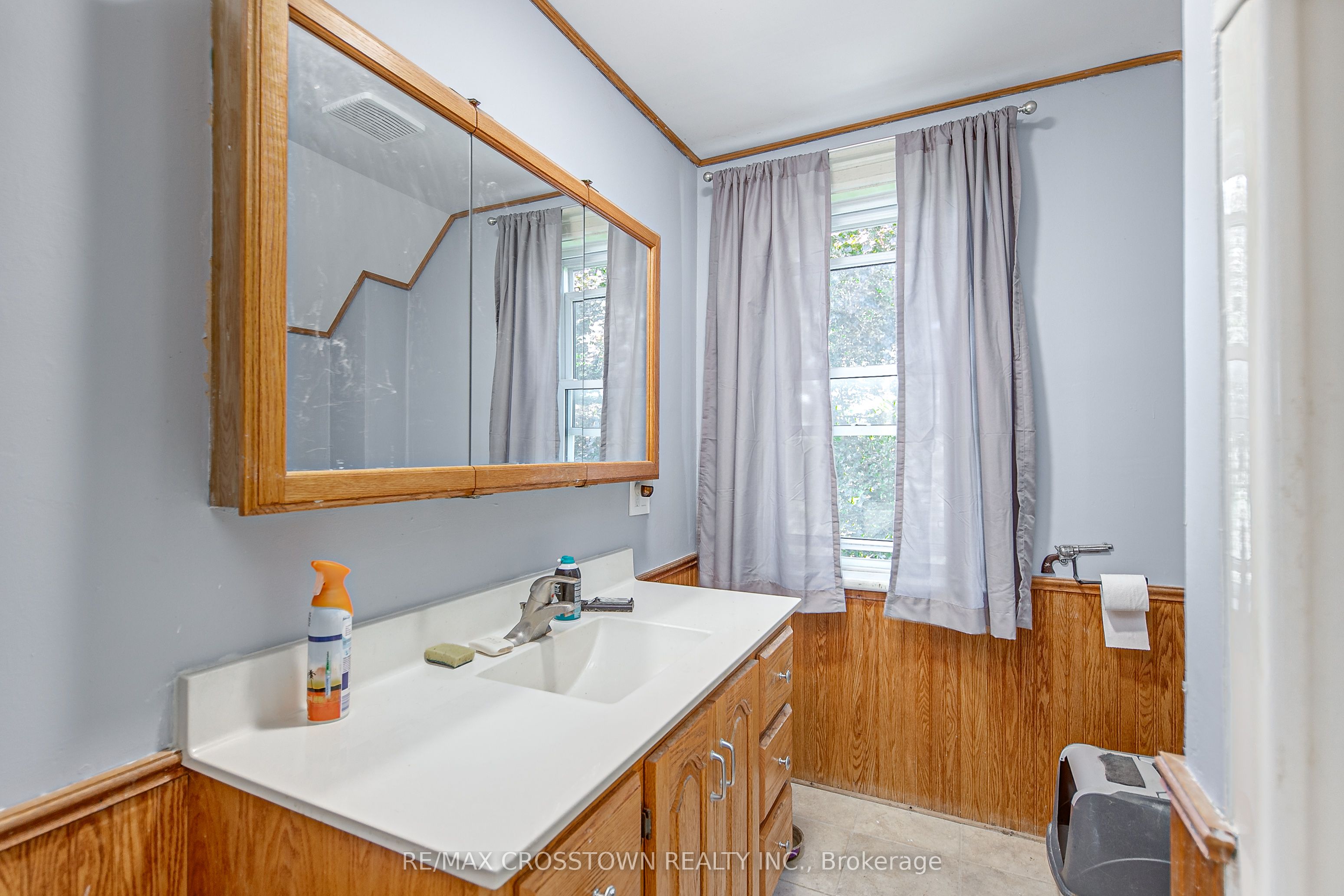 6409 10th Line Property Photo 23