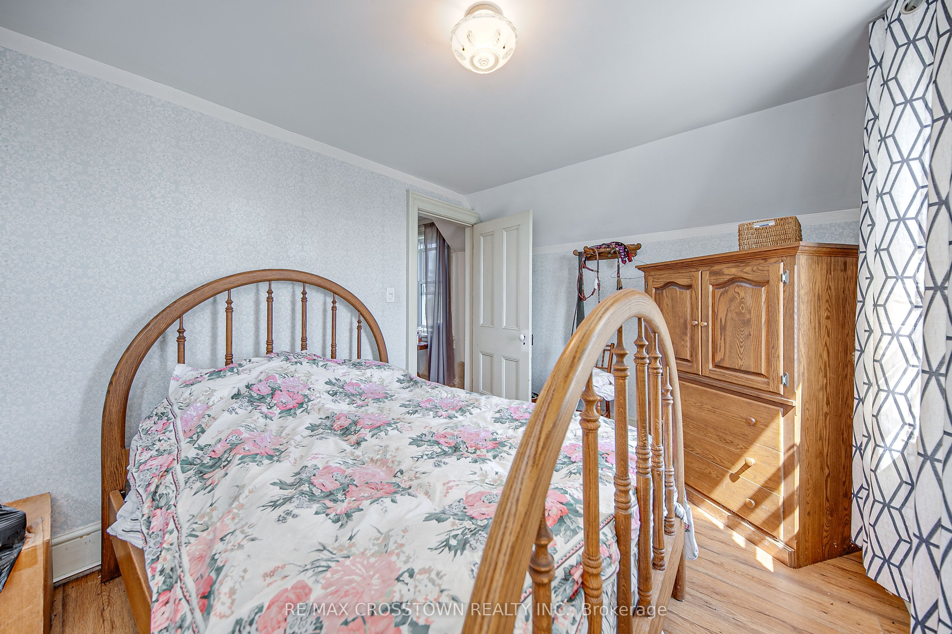 6409 10th Line Property Photo 25