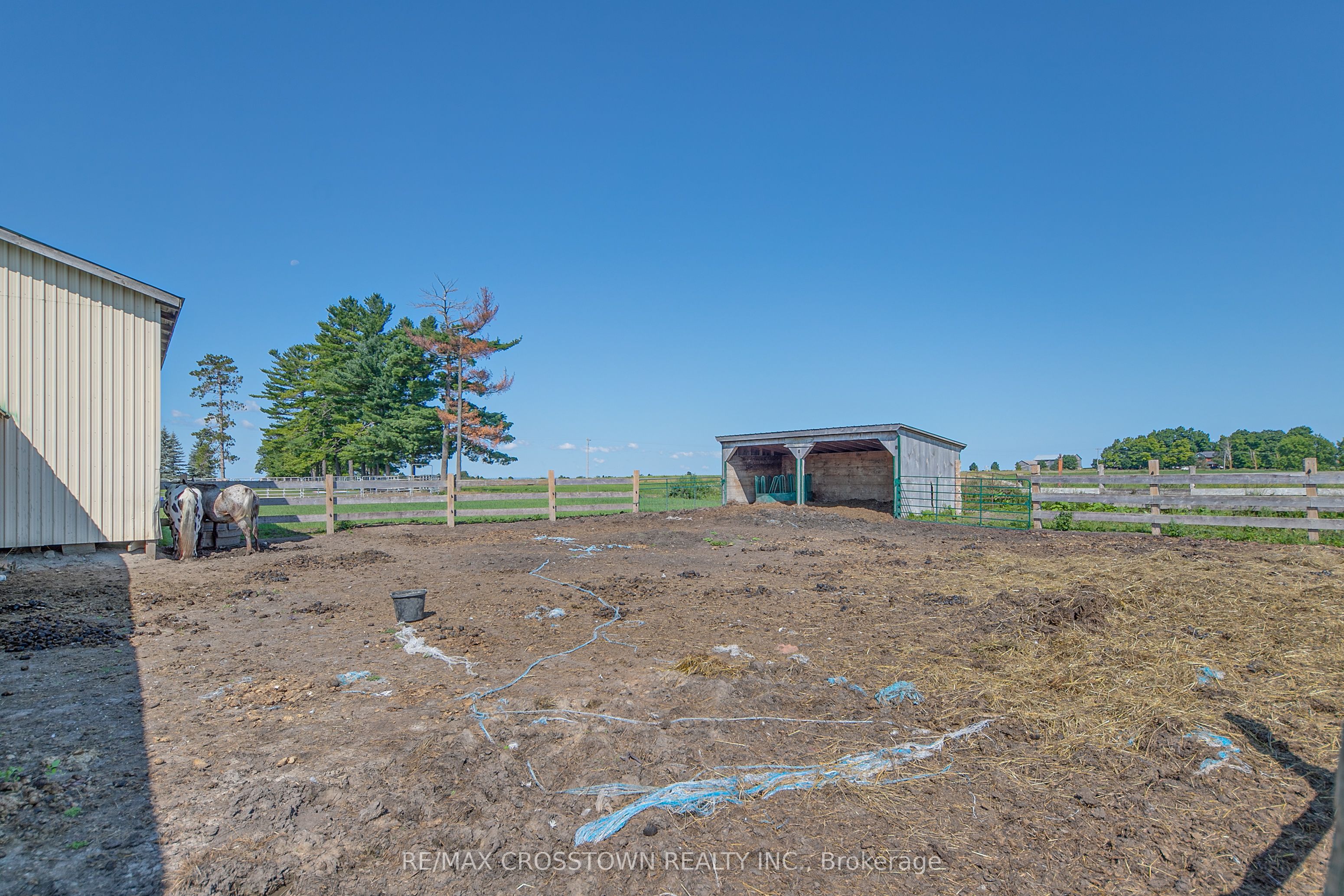 6409 10th Line Property Photo 34