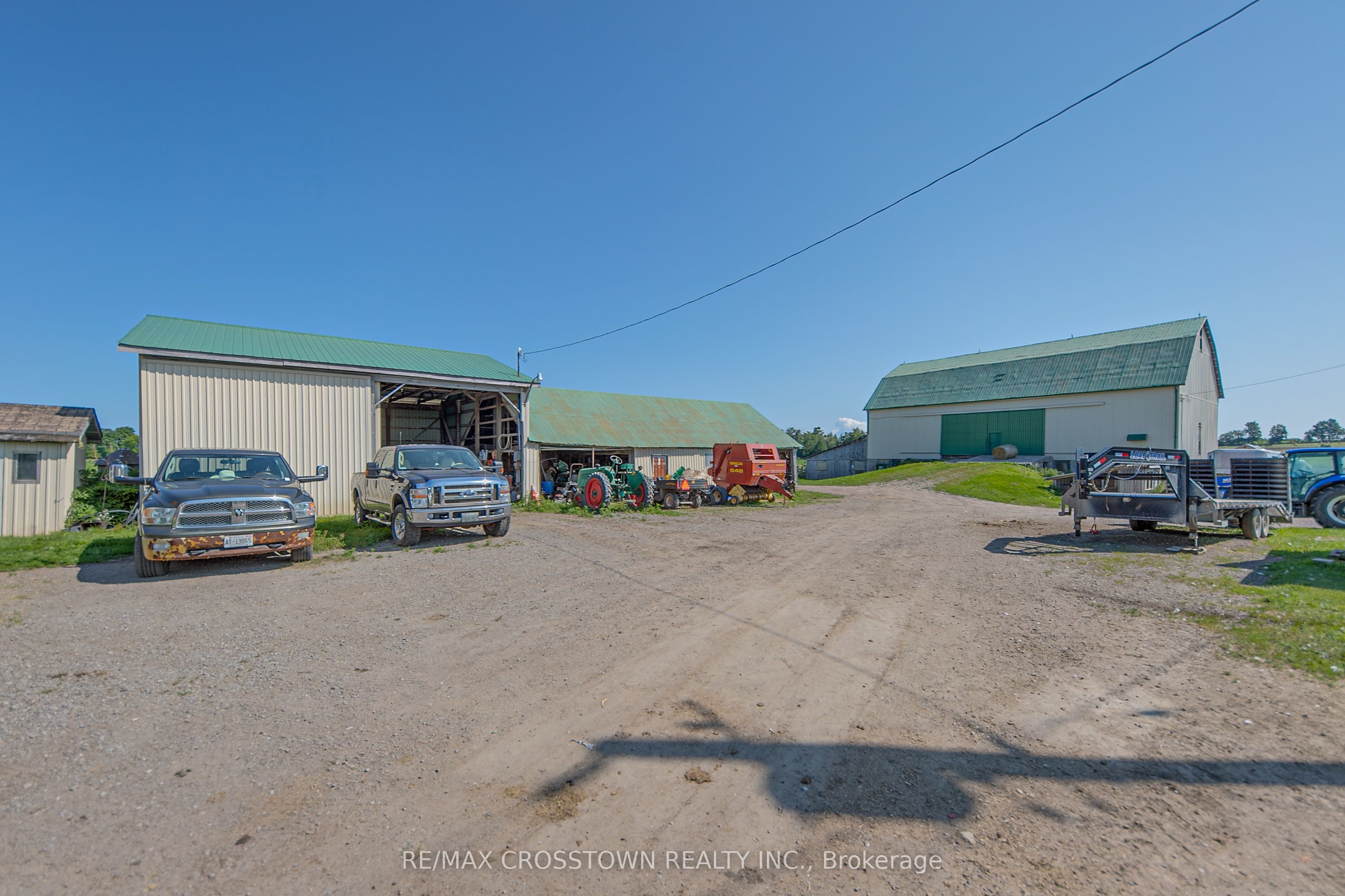 6409 10th Line Property Photo 37