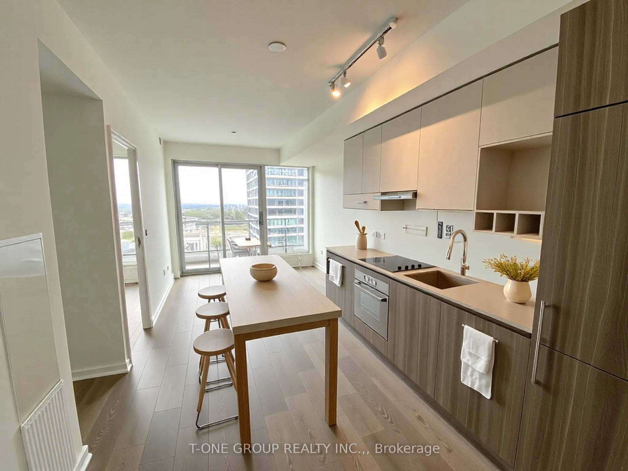 #4106 - 898 Portage Parkway Property Photo 3