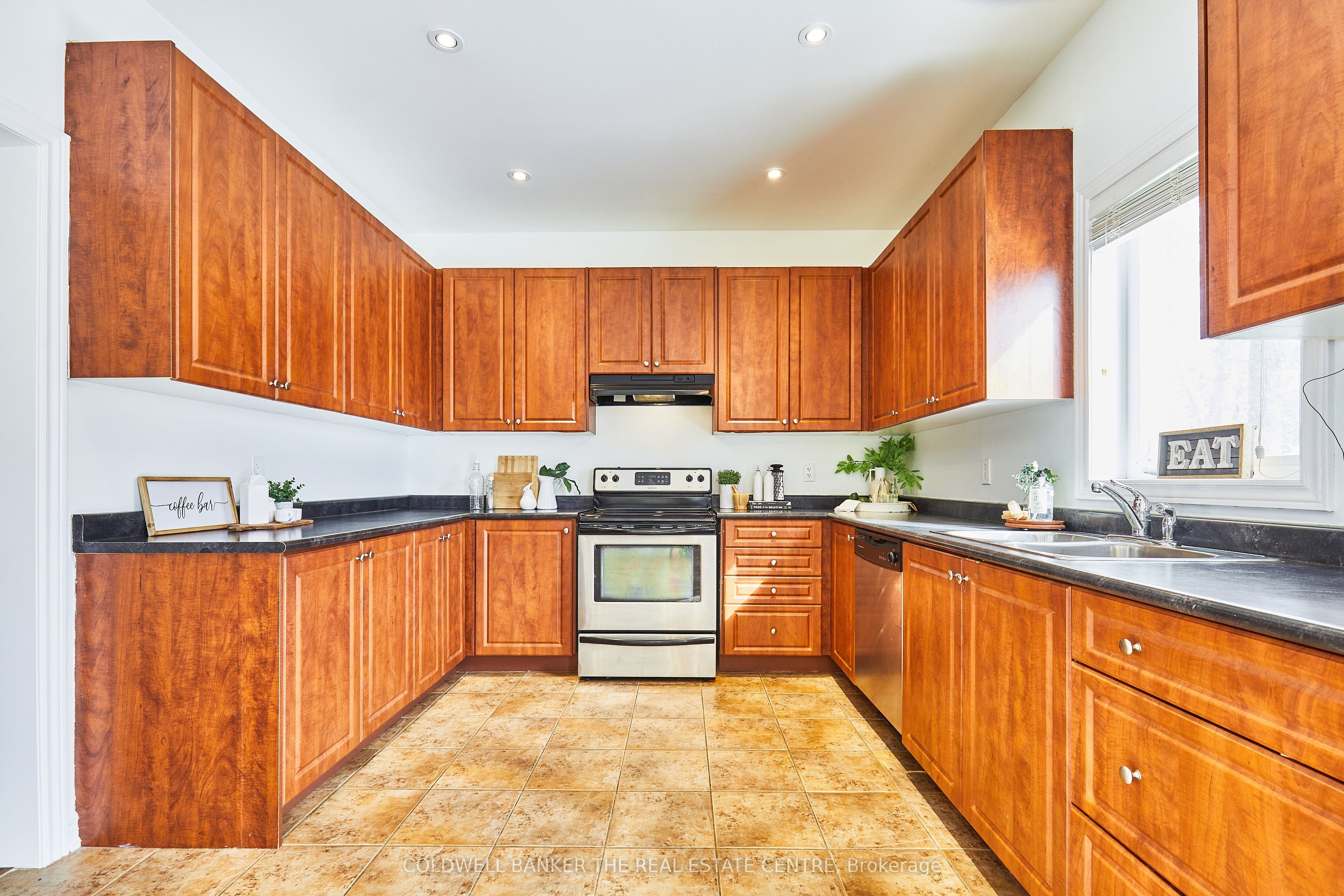 15 Windsor Drive Property Photo 8