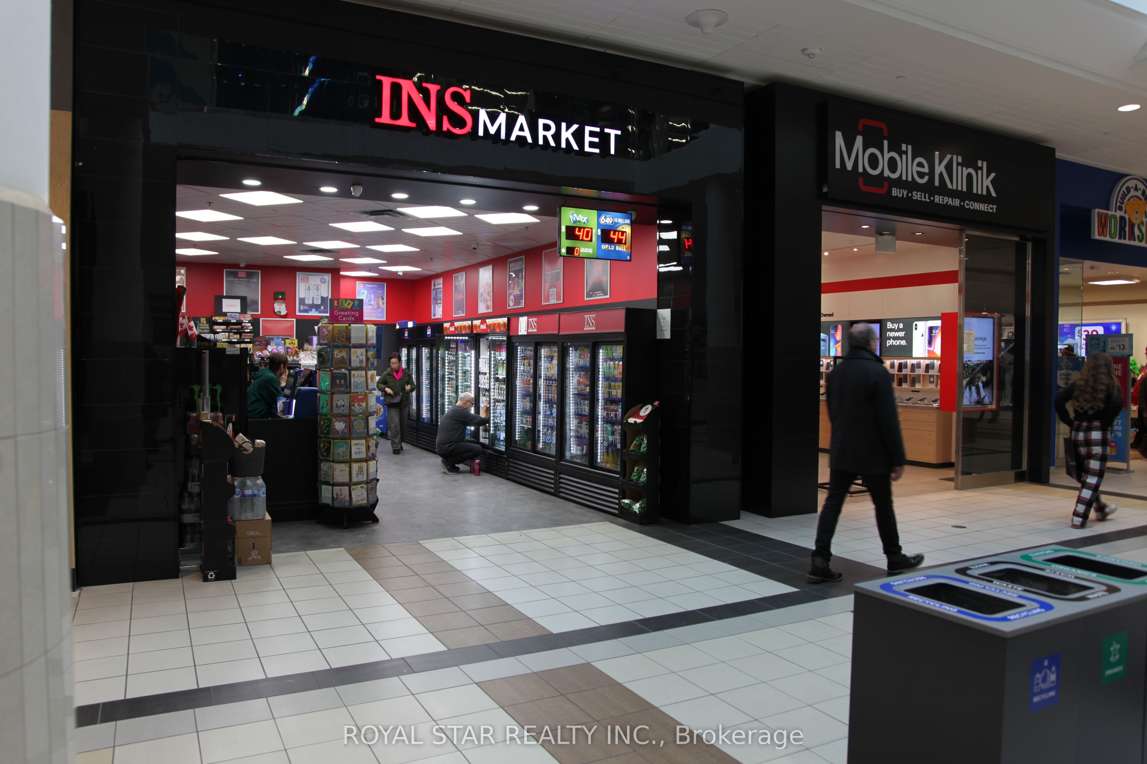 17600 Yonge Street Property Photo 1