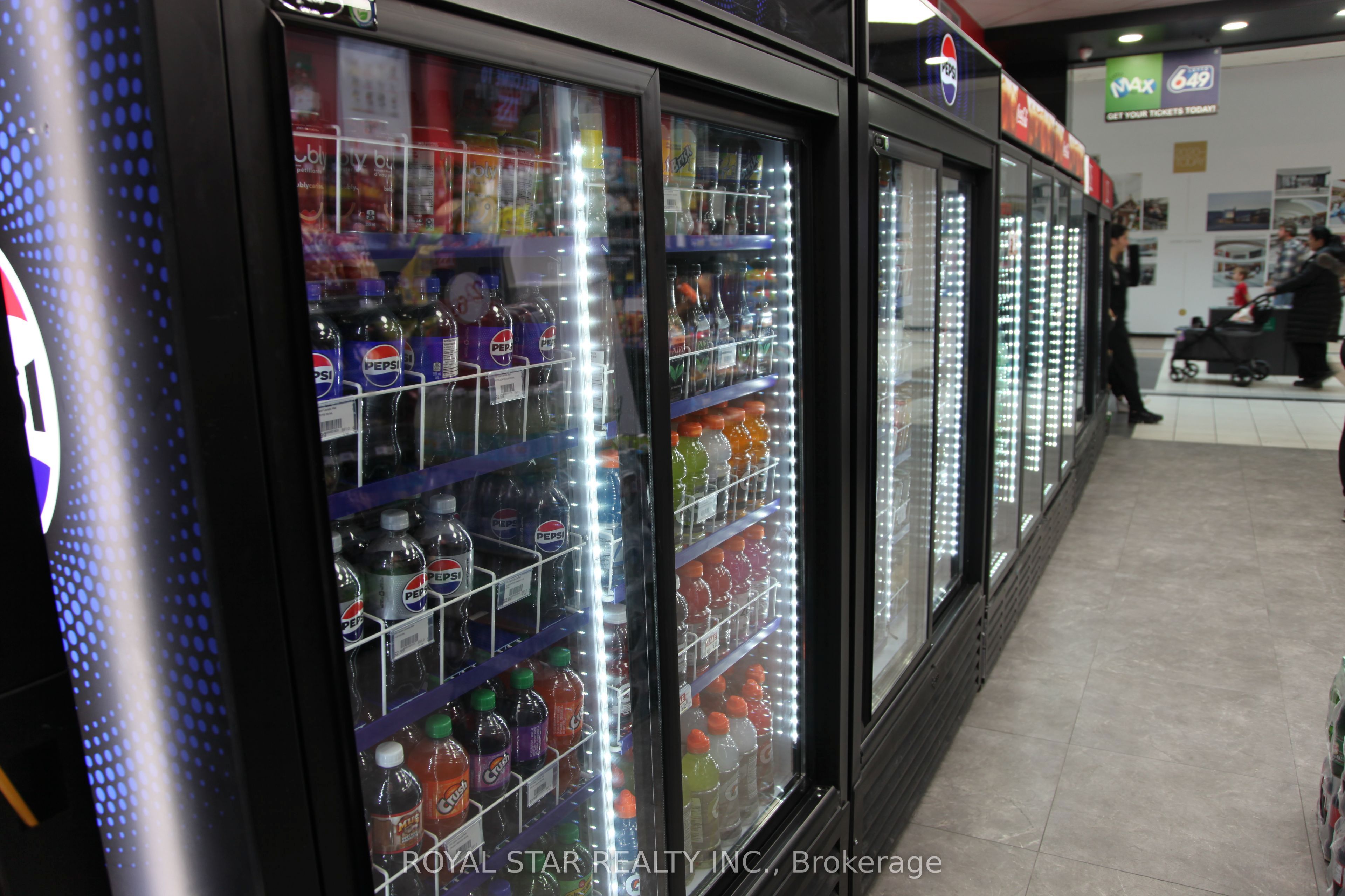 17600 Yonge Street Property Photo 9