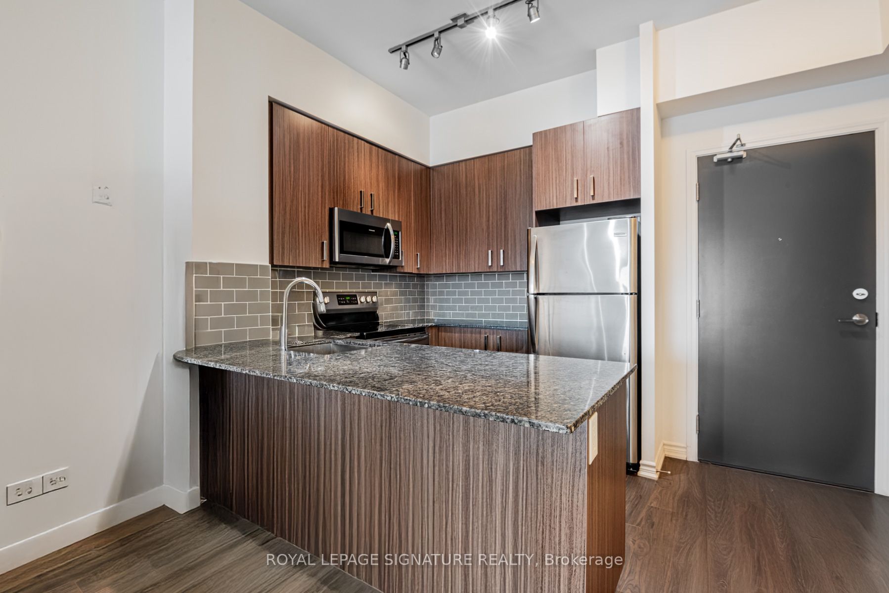 #620 - 11611 Yonge Street Property Photo 3