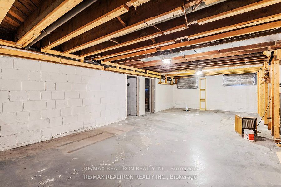111 Victoria Street Property Photo 40