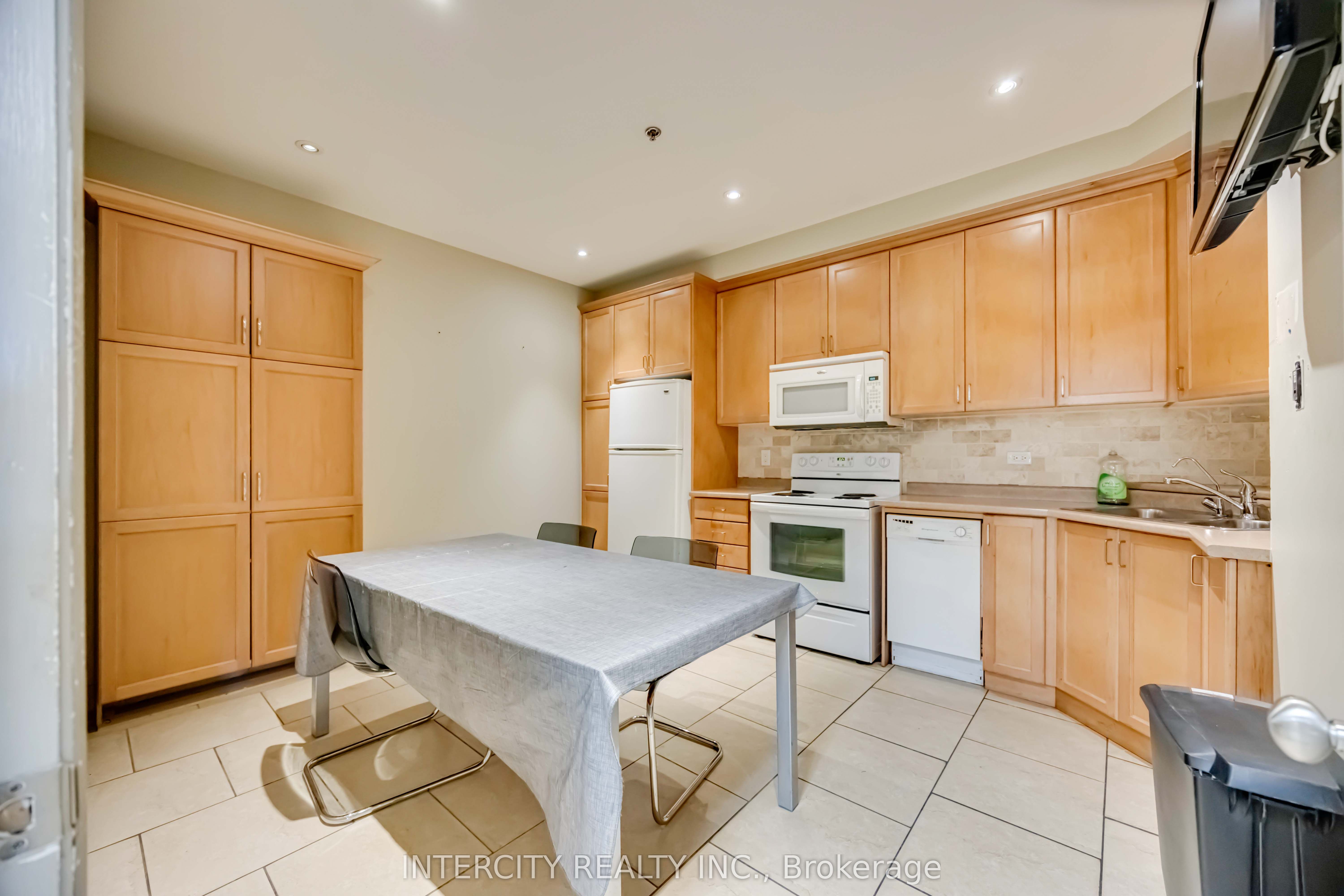 #b - 91 Haist Avenue Property Photo 6