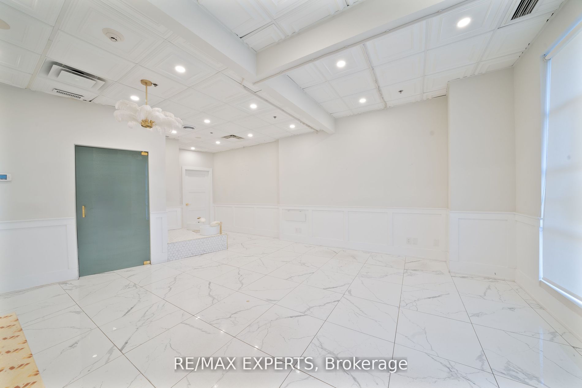 #3 - 7730 Kipling Avenue Property Photo 6