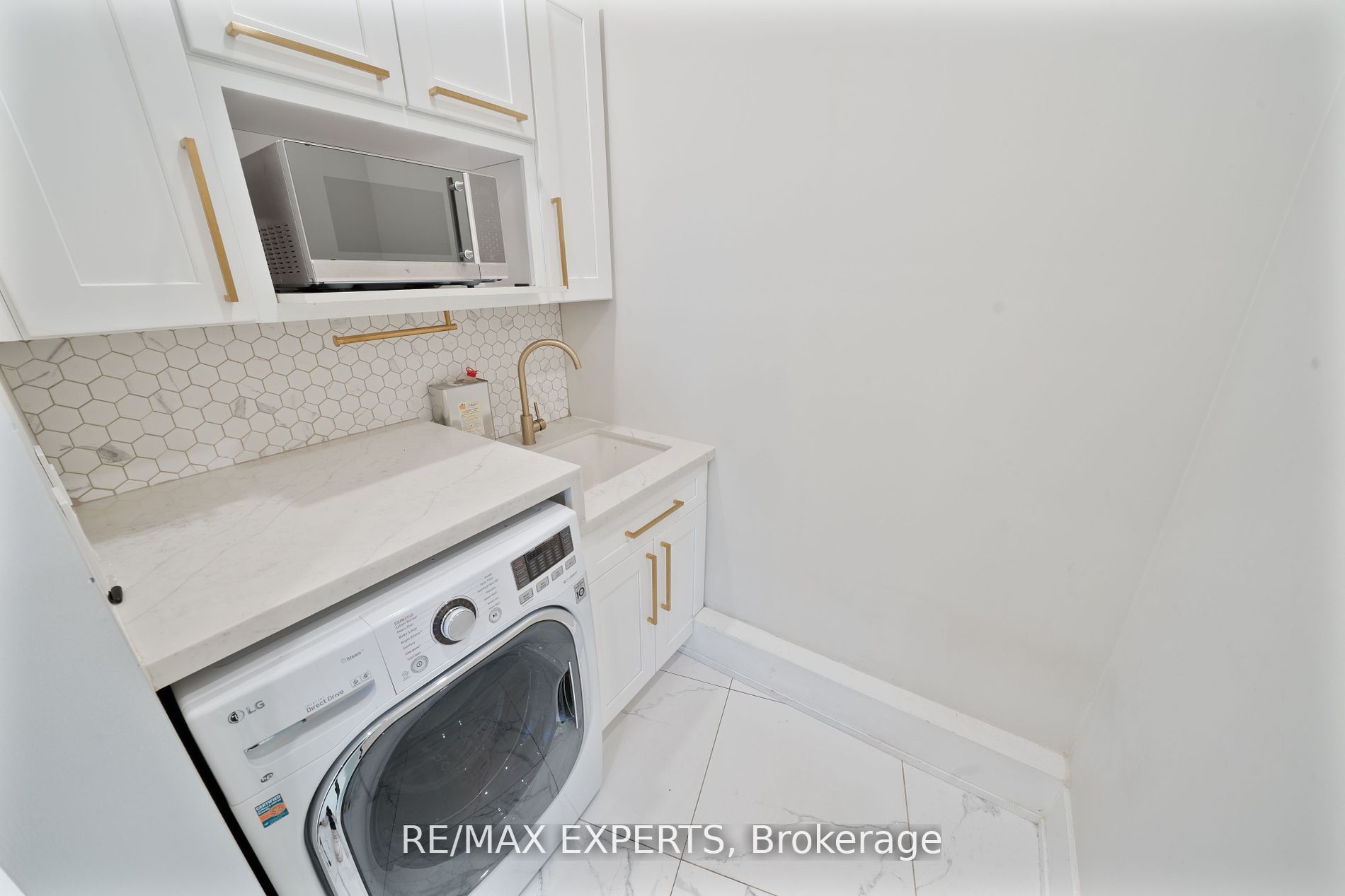 #3 - 7730 Kipling Avenue Property Photo 10