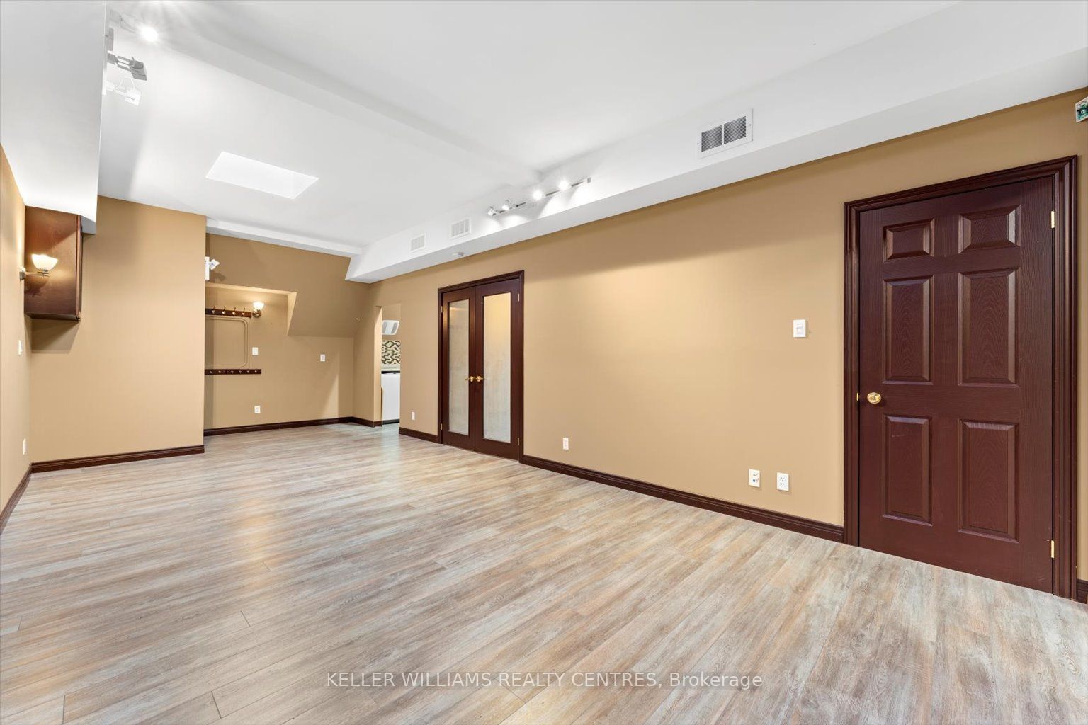 38 Wellington Street Property Photo 4