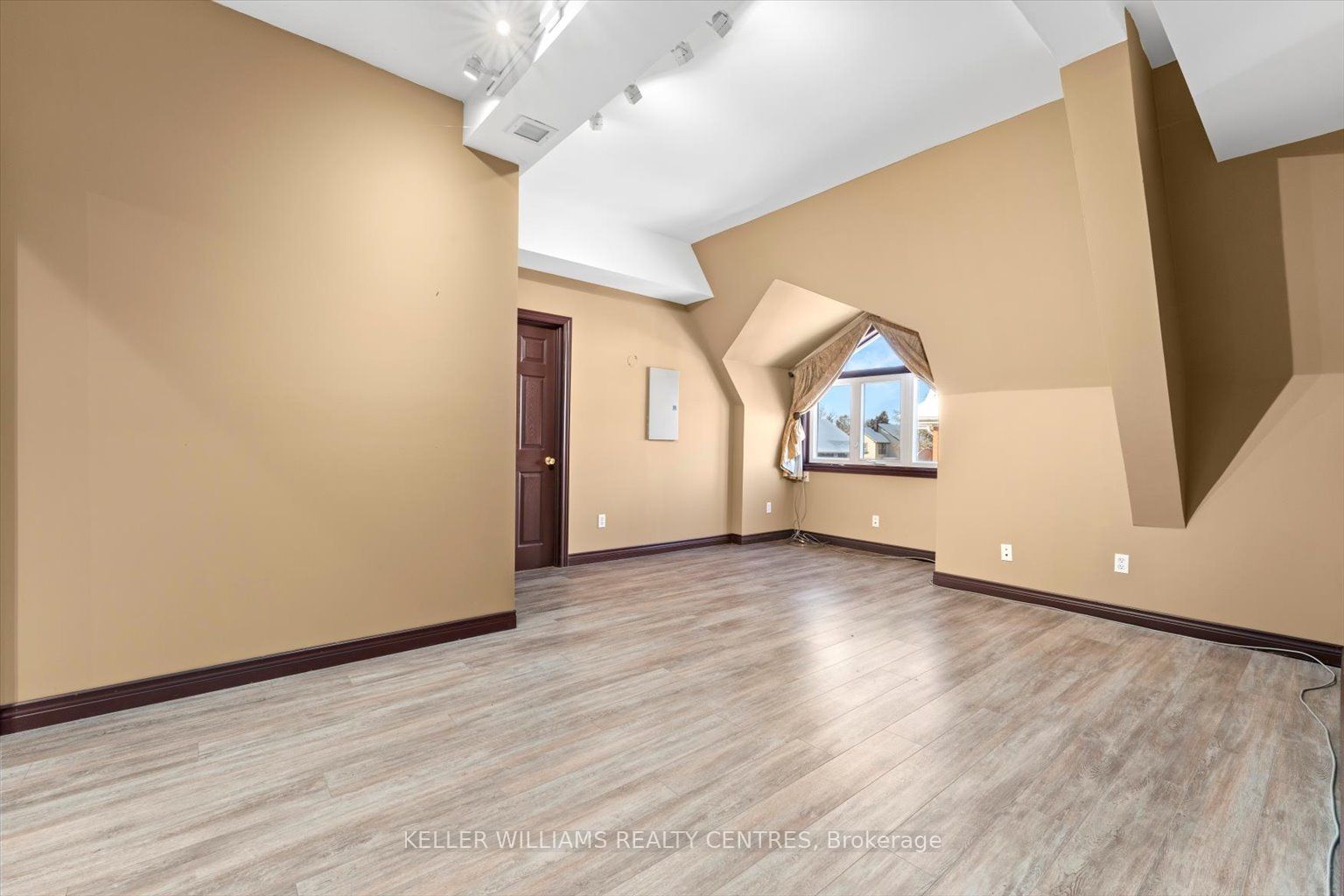38 Wellington Street Property Photo 6