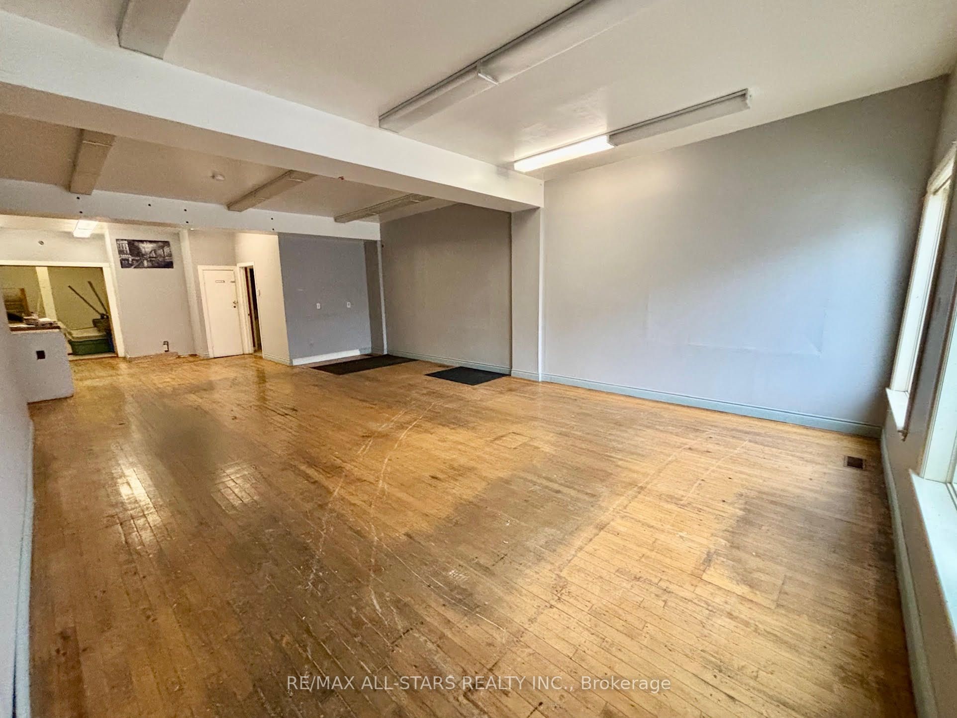 88 River St W Property Photo 2