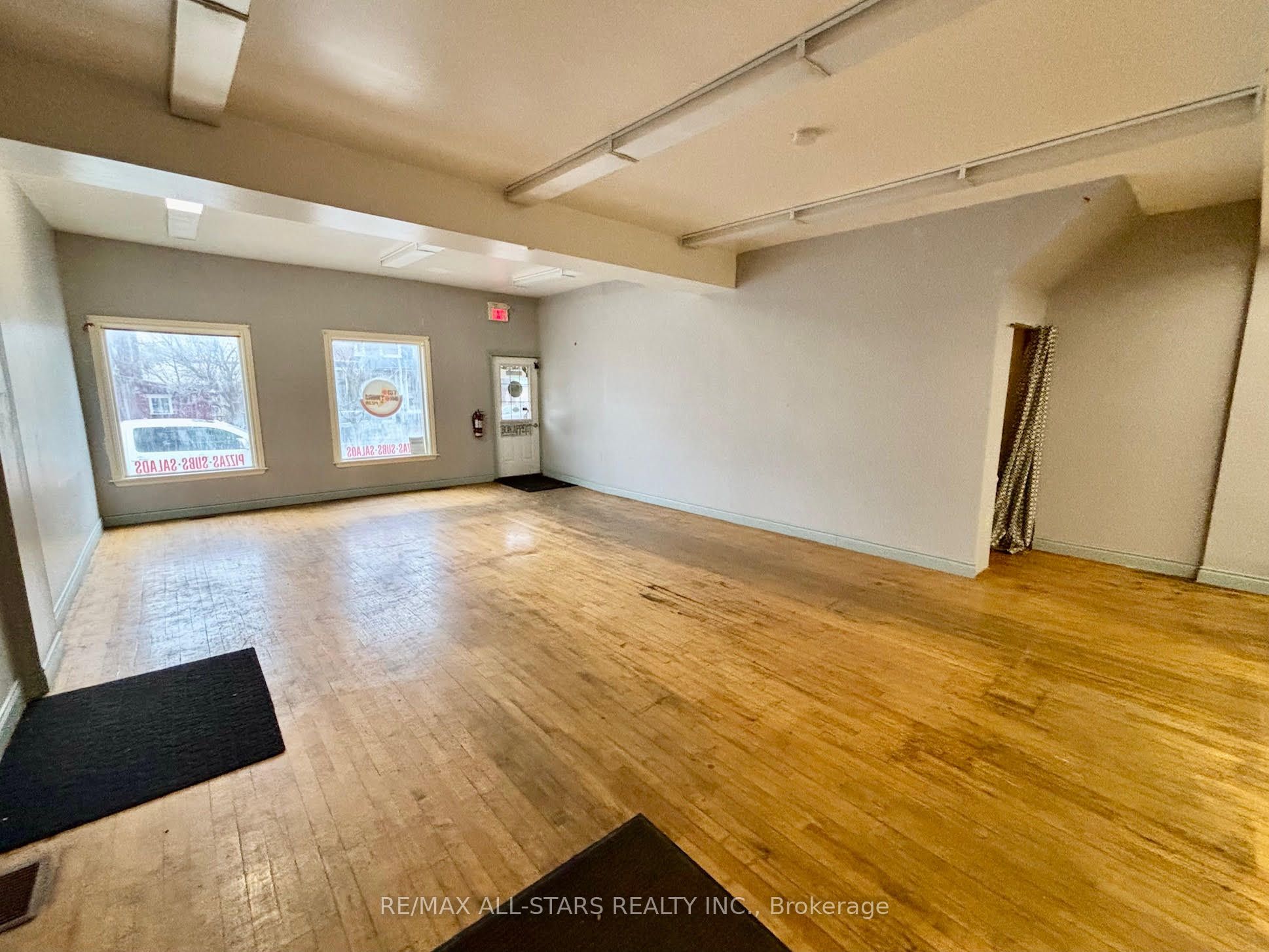 88 River St W Property Photo 5