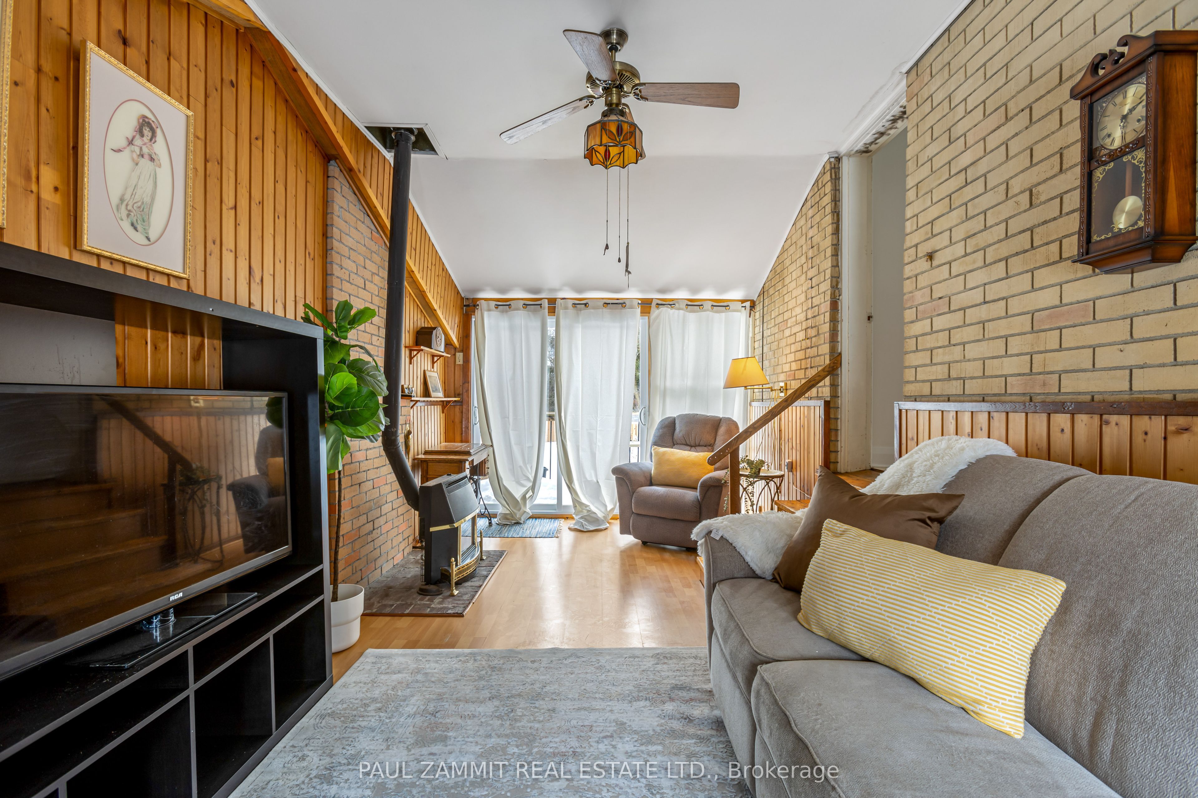 35 John Street Property Photo 18