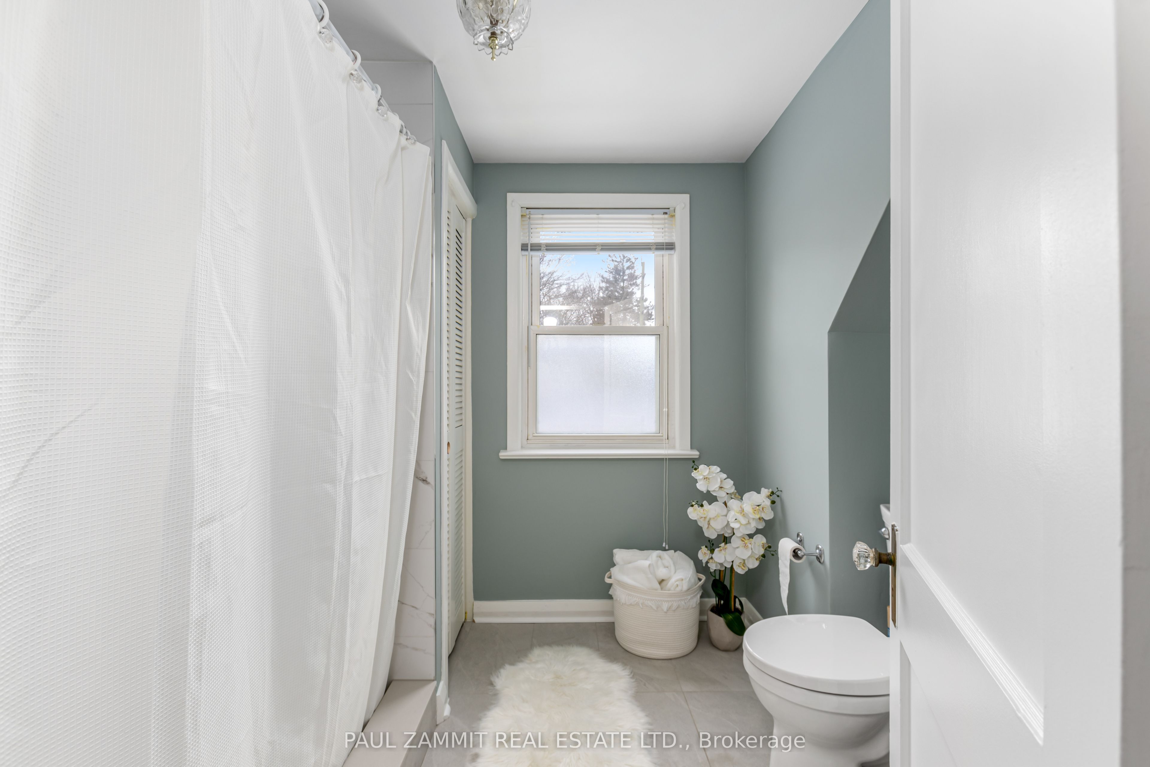 35 John Street Property Photo 27