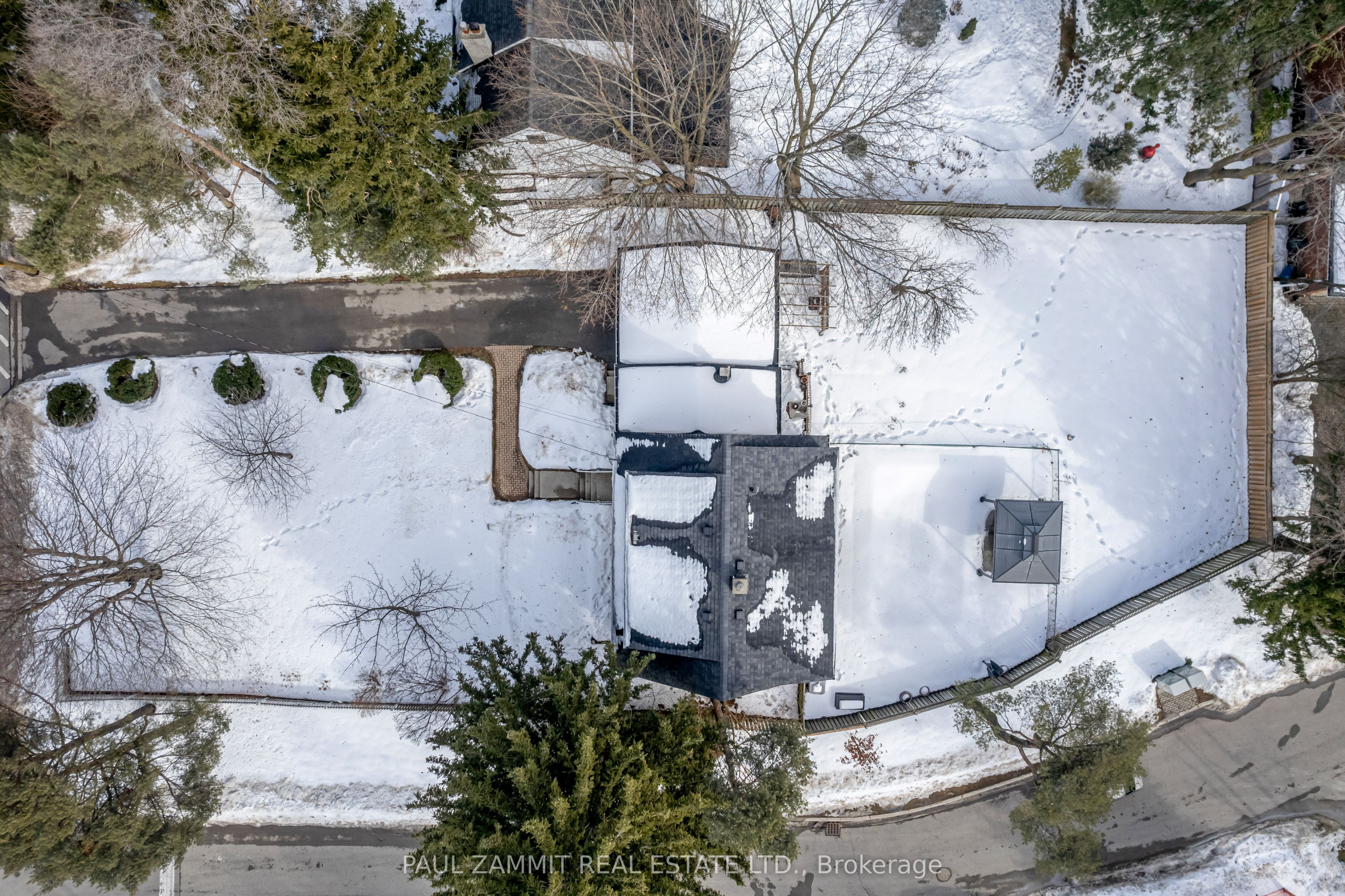 35 John Street Property Photo 31