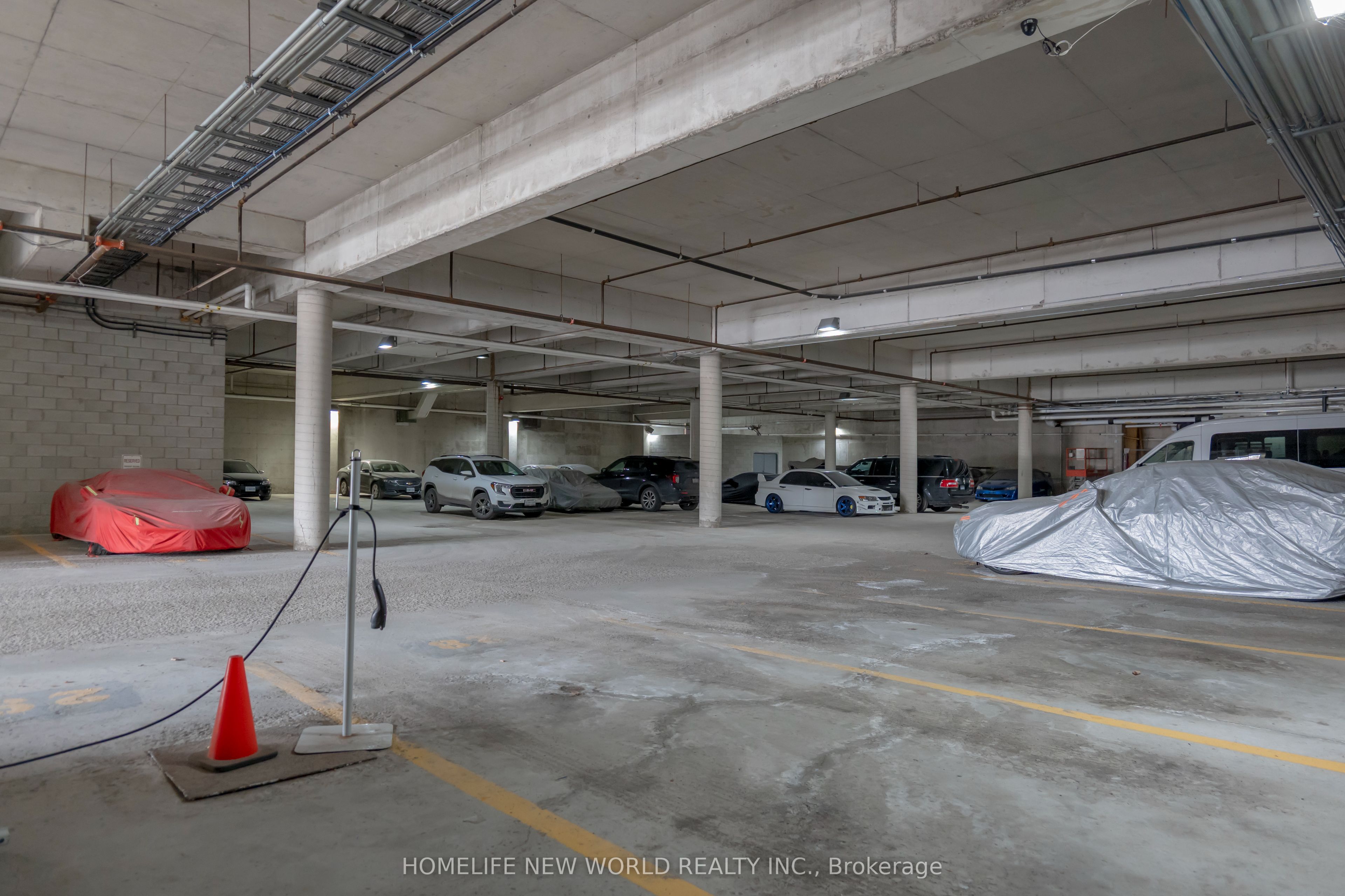 #100 - 8901 Woodbine Avenue Property Photo 27