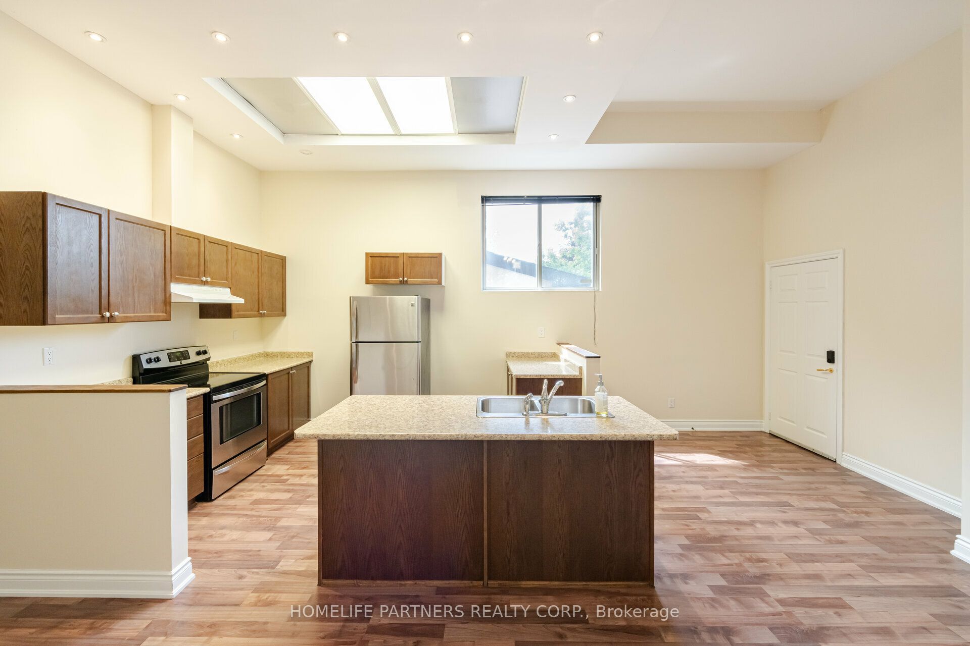 7930 Kipling Avenue Property Photo 8