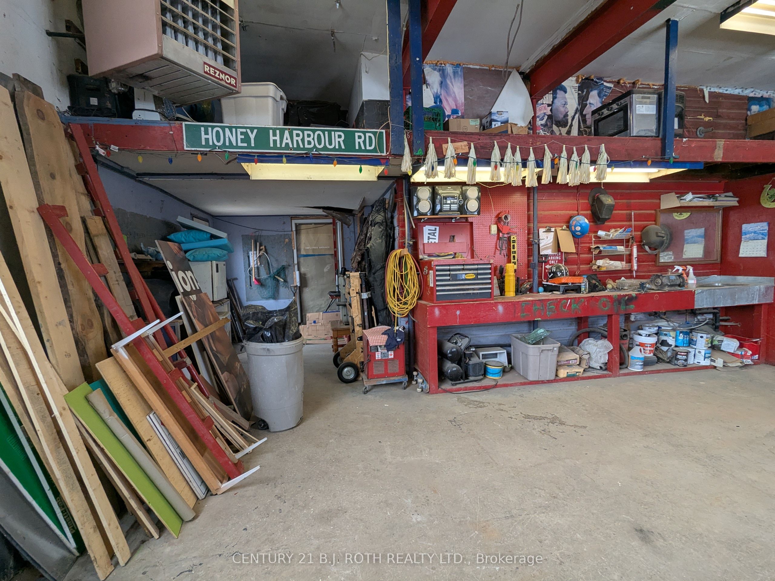 #3 - 1341 Killarney Bch Road Property Photo 9