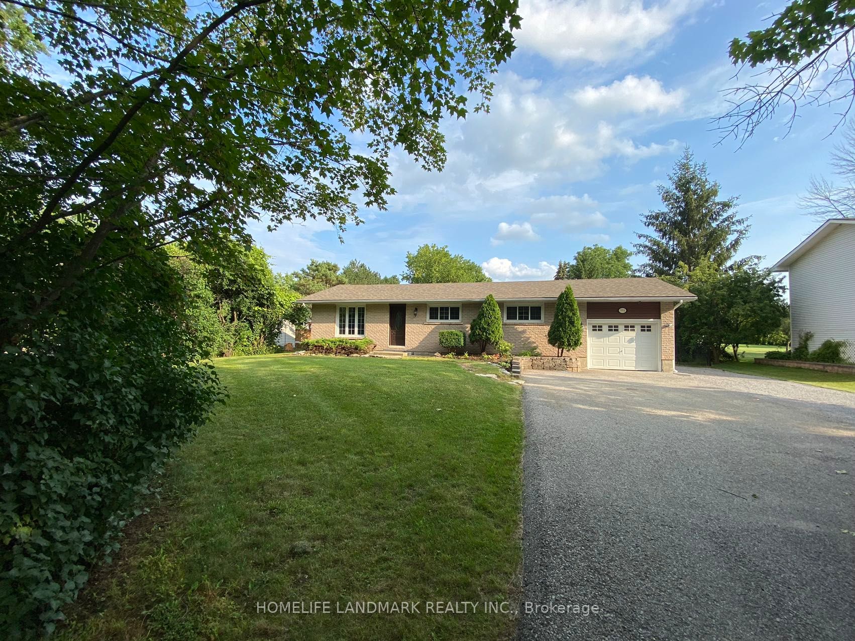 591 Lake Dr E Property Photo