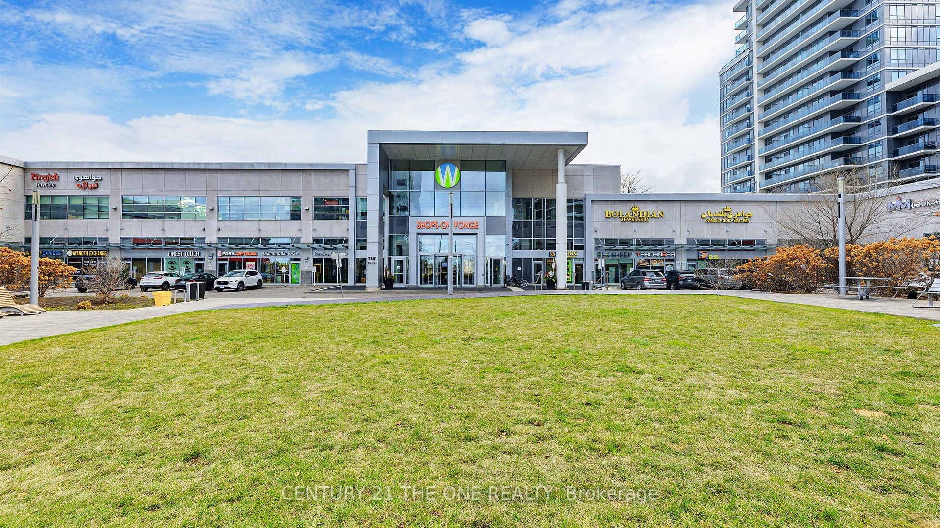 7181 Yonge St Property Photo 1