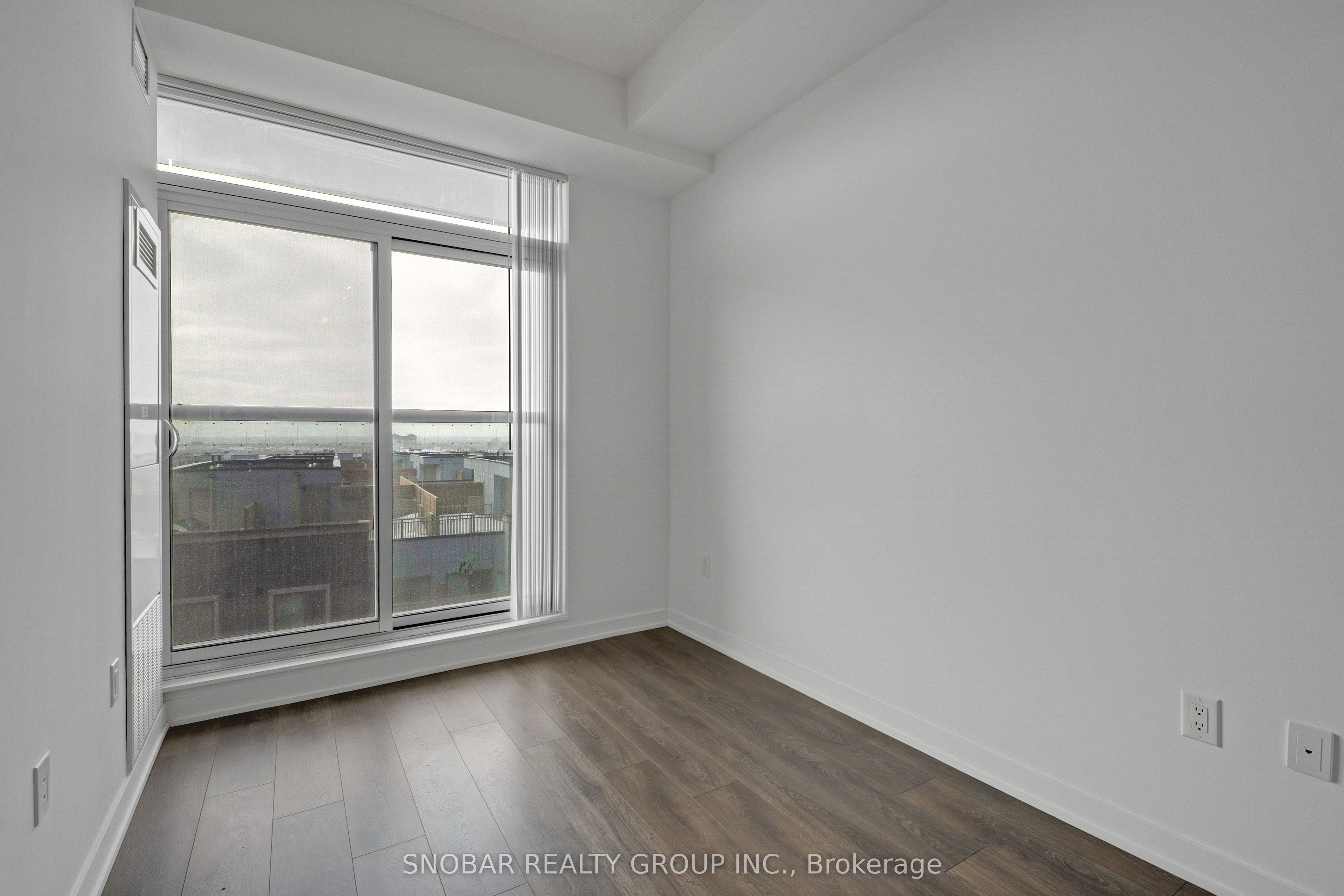 #501 - 60 Honeycrisp Crescent Property Photo 10
