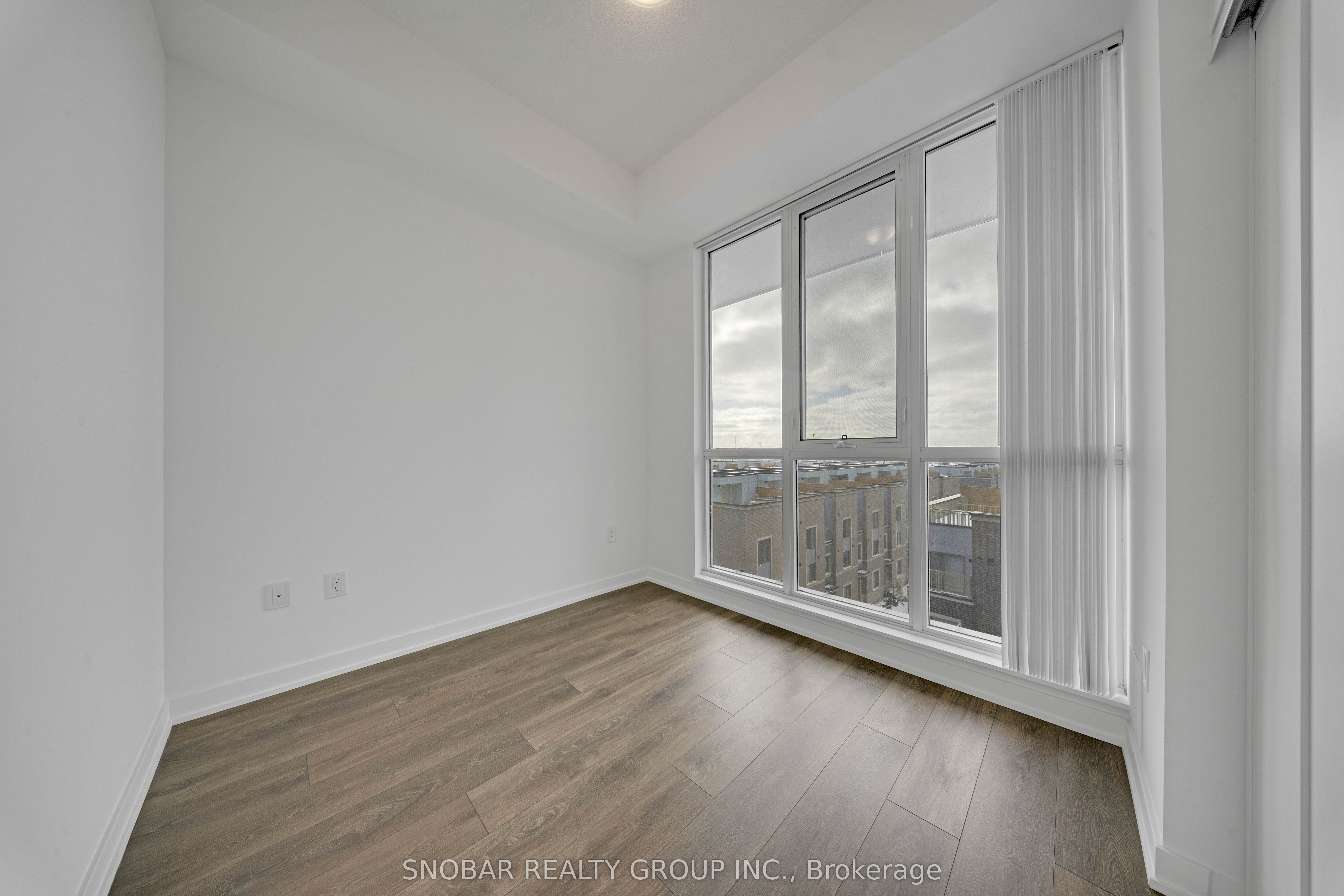 #501 - 60 Honeycrisp Crescent Property Photo 13
