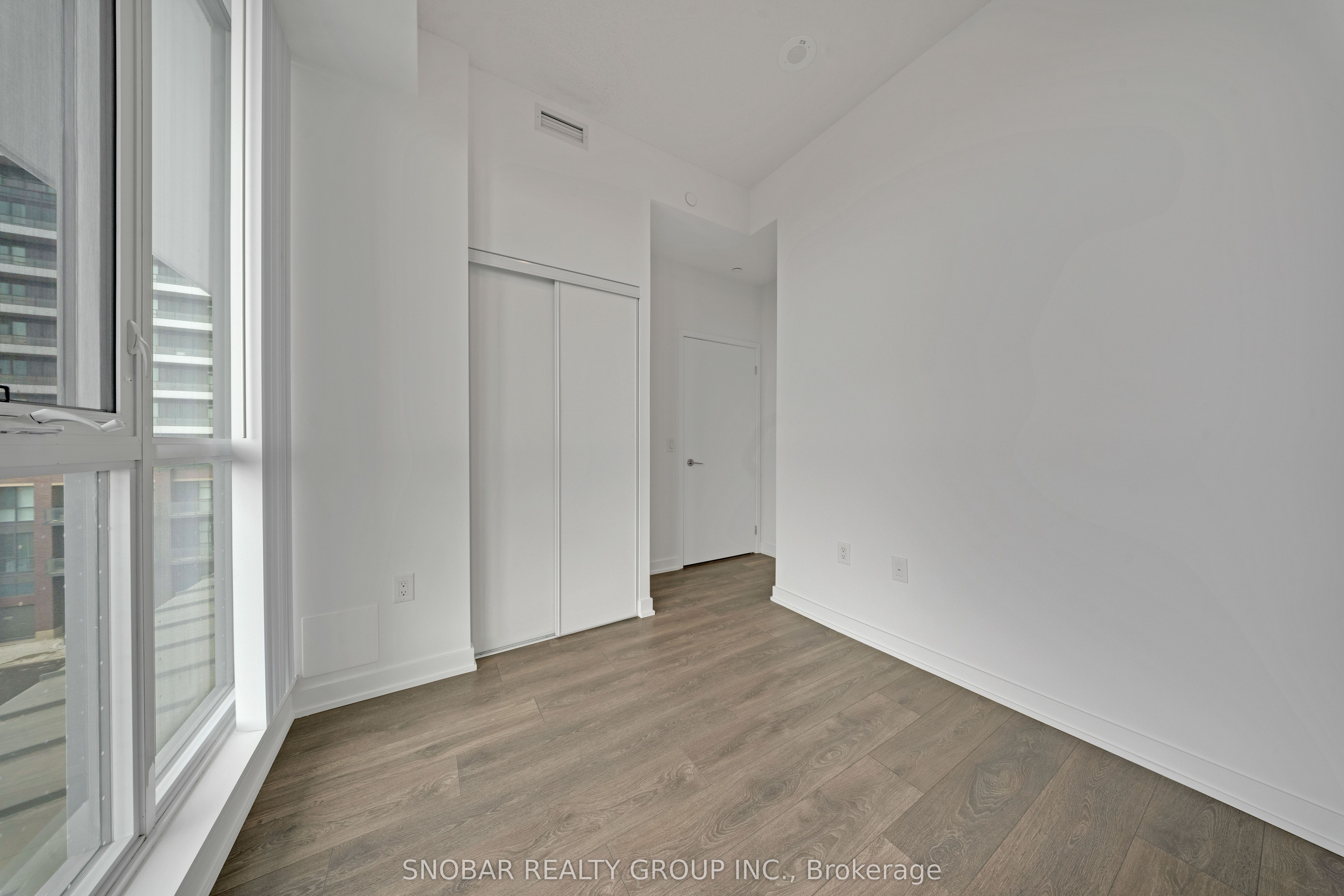 #501 - 60 Honeycrisp Crescent Property Photo 15
