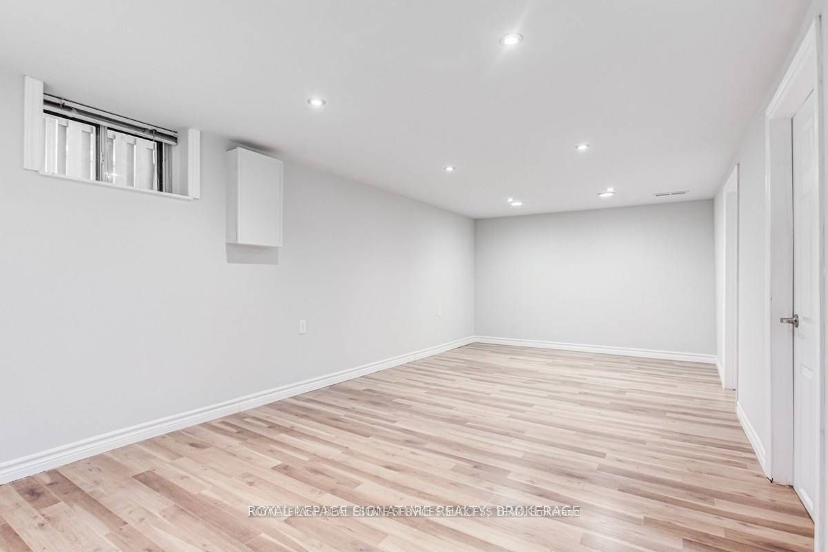260 Demaine (Bsmt) Crescent Property Photo 1