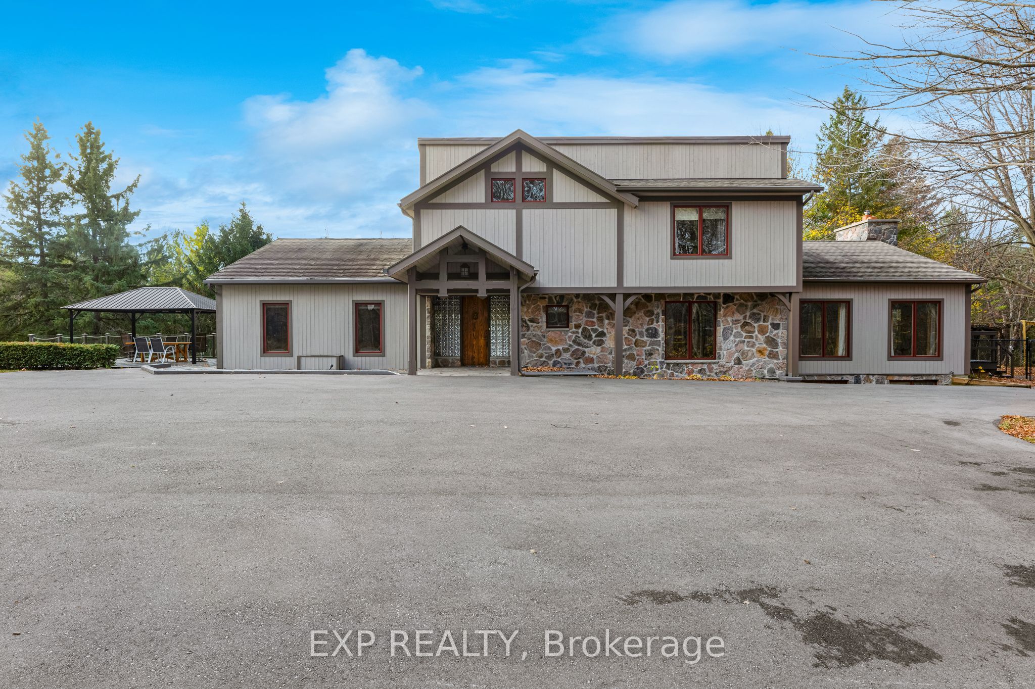 18340 Bathurst Street Property Photo 4
